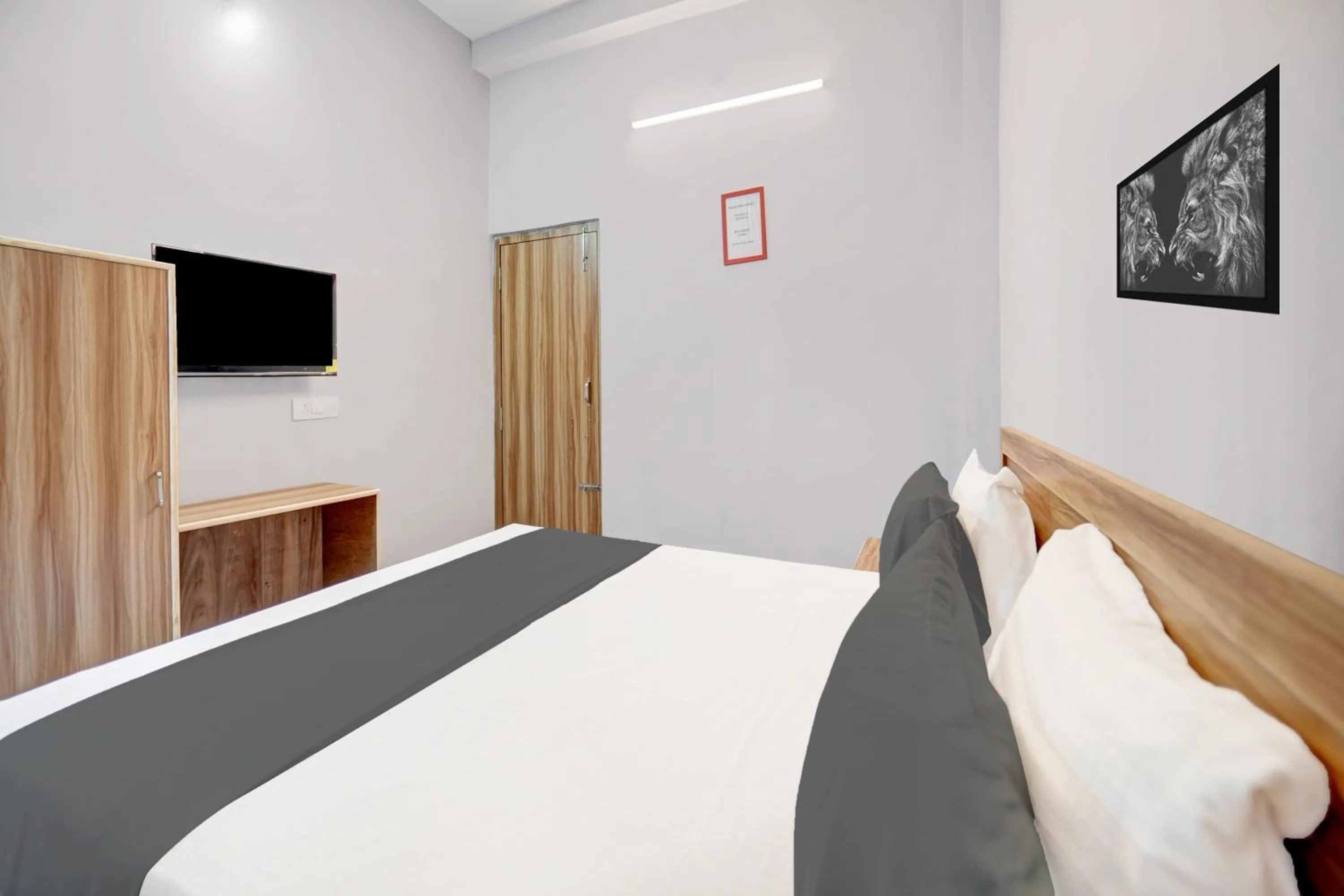 Bedroom, Bed in HOTEL O ROYAL GUEST HOUSE