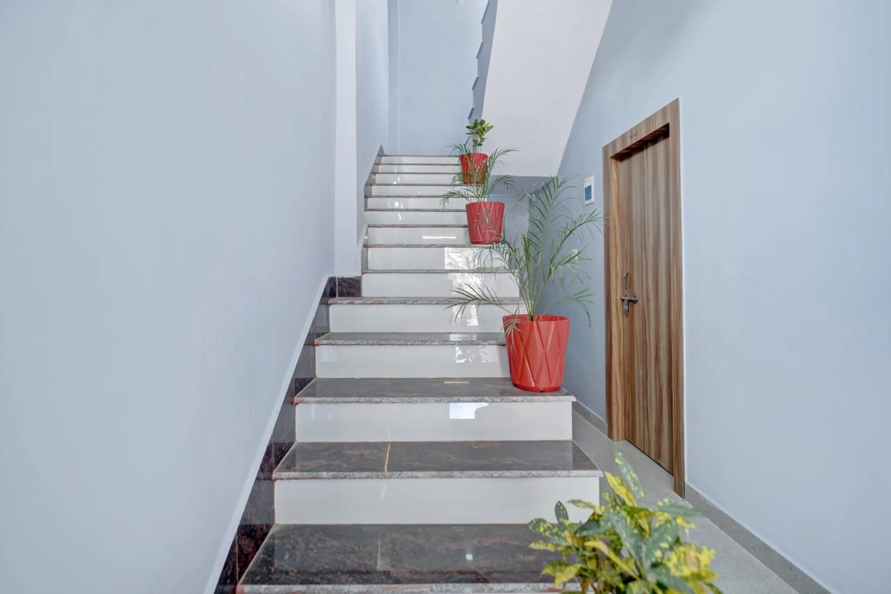 Lobby or reception in HOTEL O ROYAL GUEST HOUSE