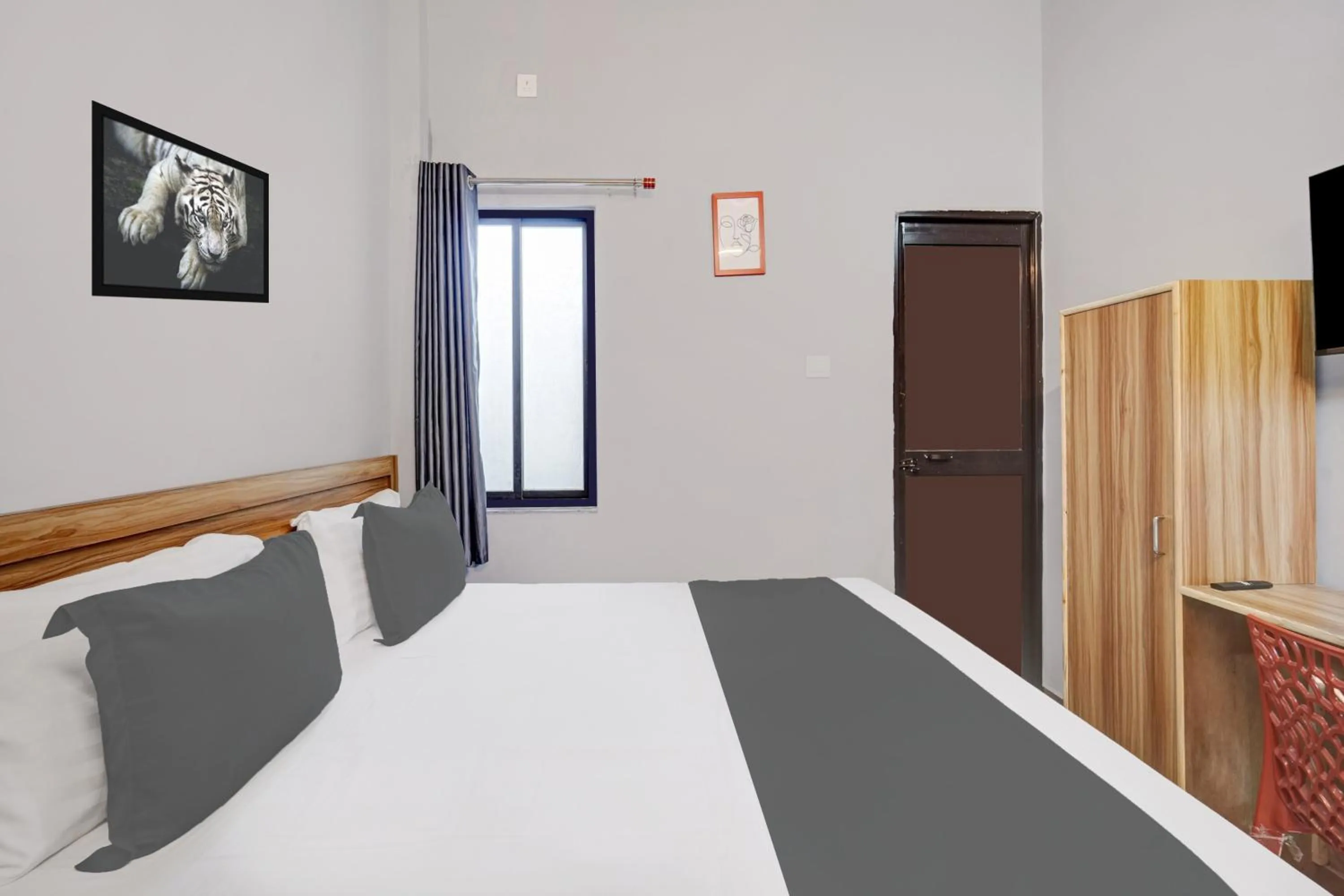 Bedroom, Bed in HOTEL O ROYAL GUEST HOUSE