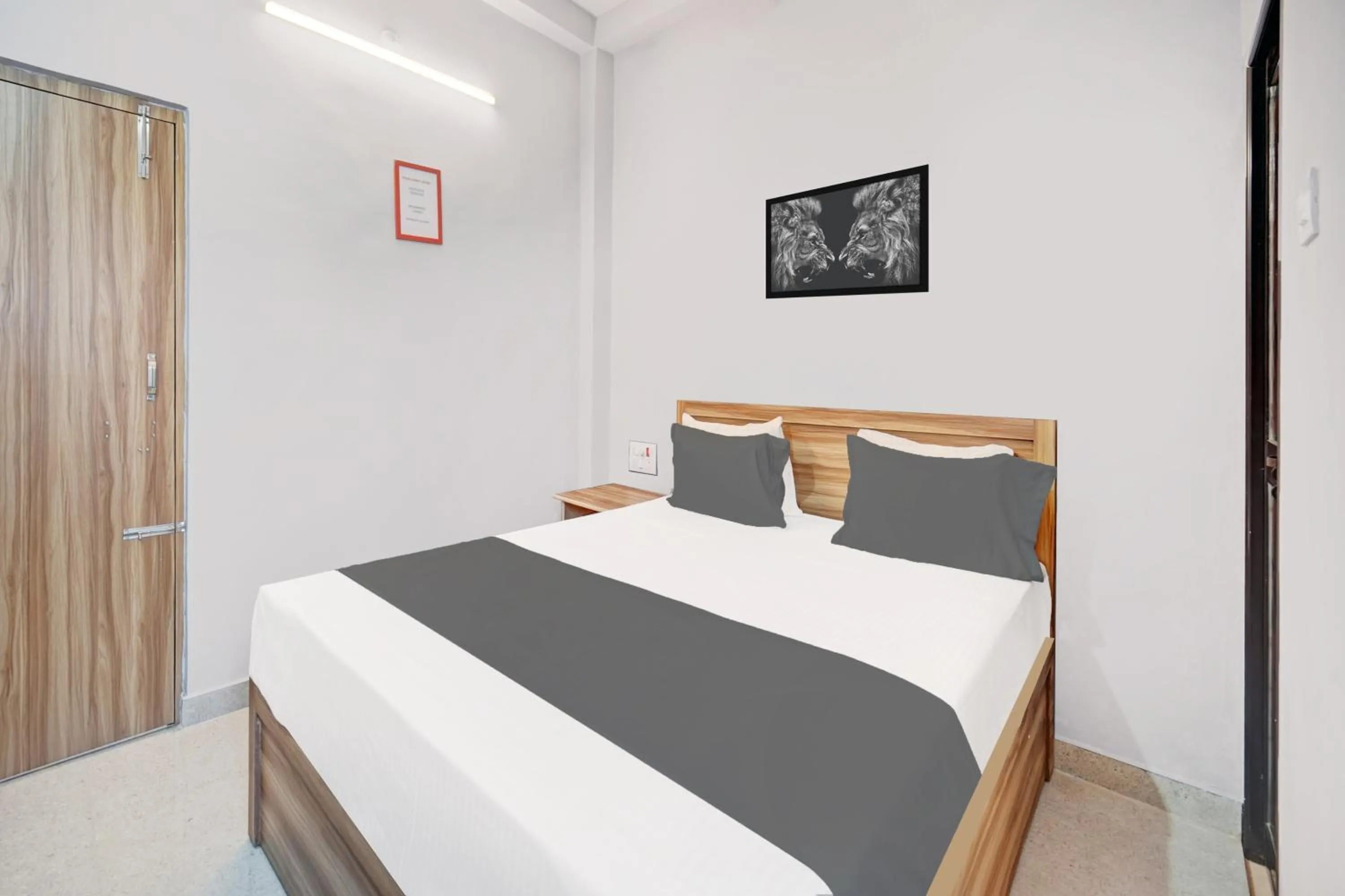 Bedroom, Bed in HOTEL O ROYAL GUEST HOUSE