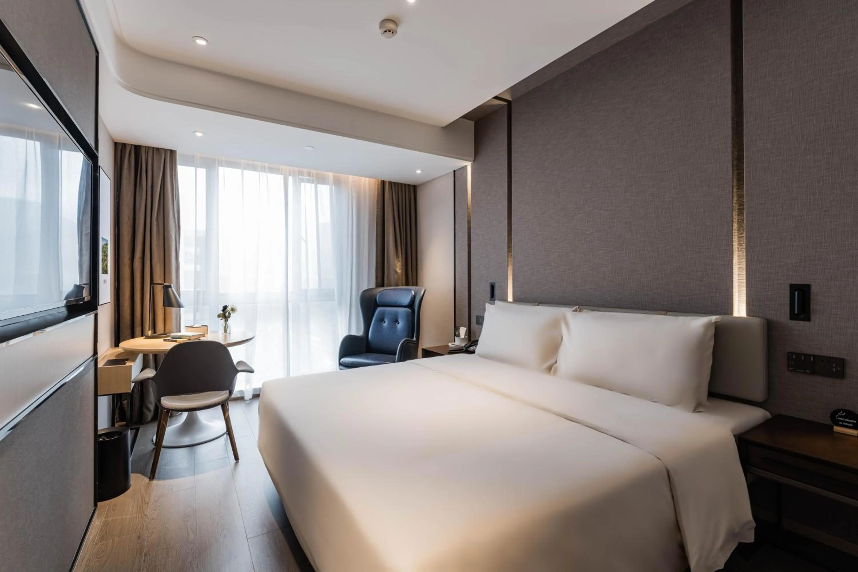 Photo of the whole room, Bed in Atour Hotel Hangzhou Xixi Vally Tianmushan Road