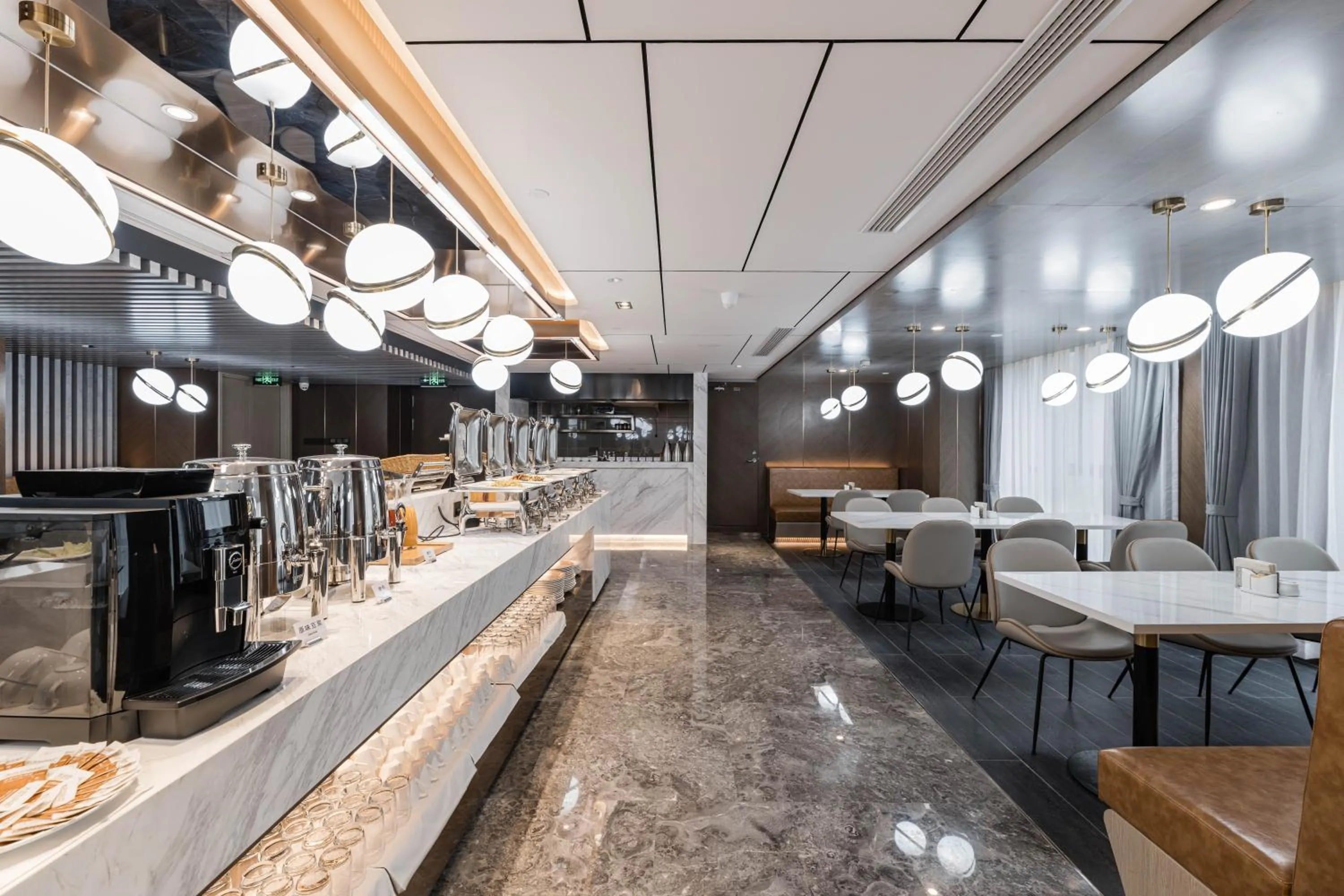 Restaurant/places to eat in Atour Hotel Hangzhou Xixi Vally Tianmushan Road