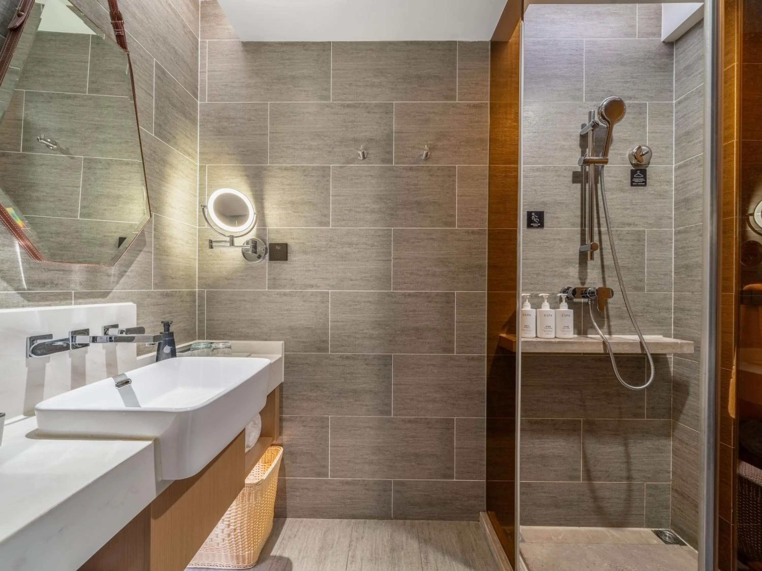 Shower in Atour Hotel Hangzhou Xixi Vally Tianmushan Road