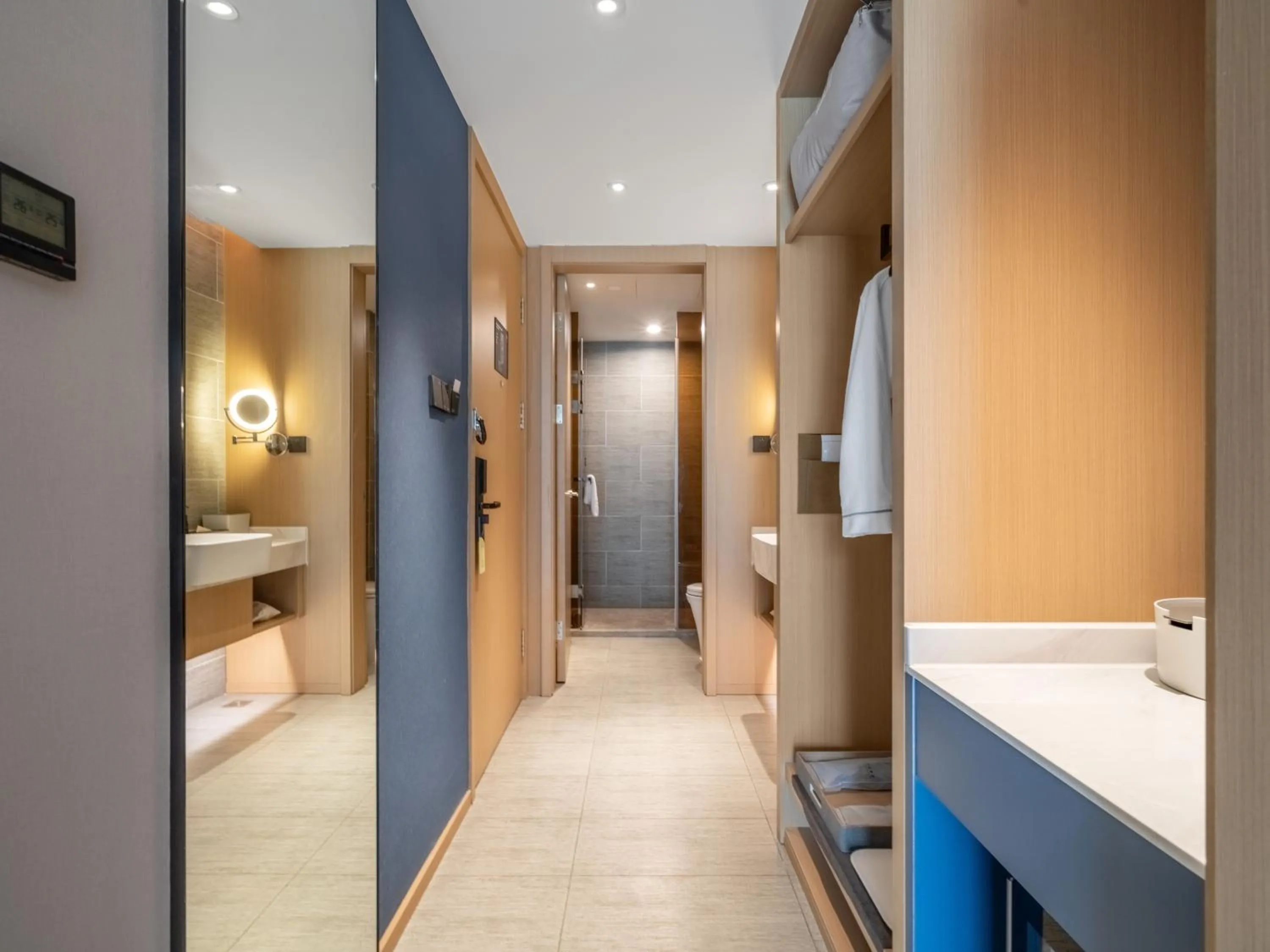 Bathroom, Bed in Atour Hotel Hangzhou Xixi Vally Tianmushan Road