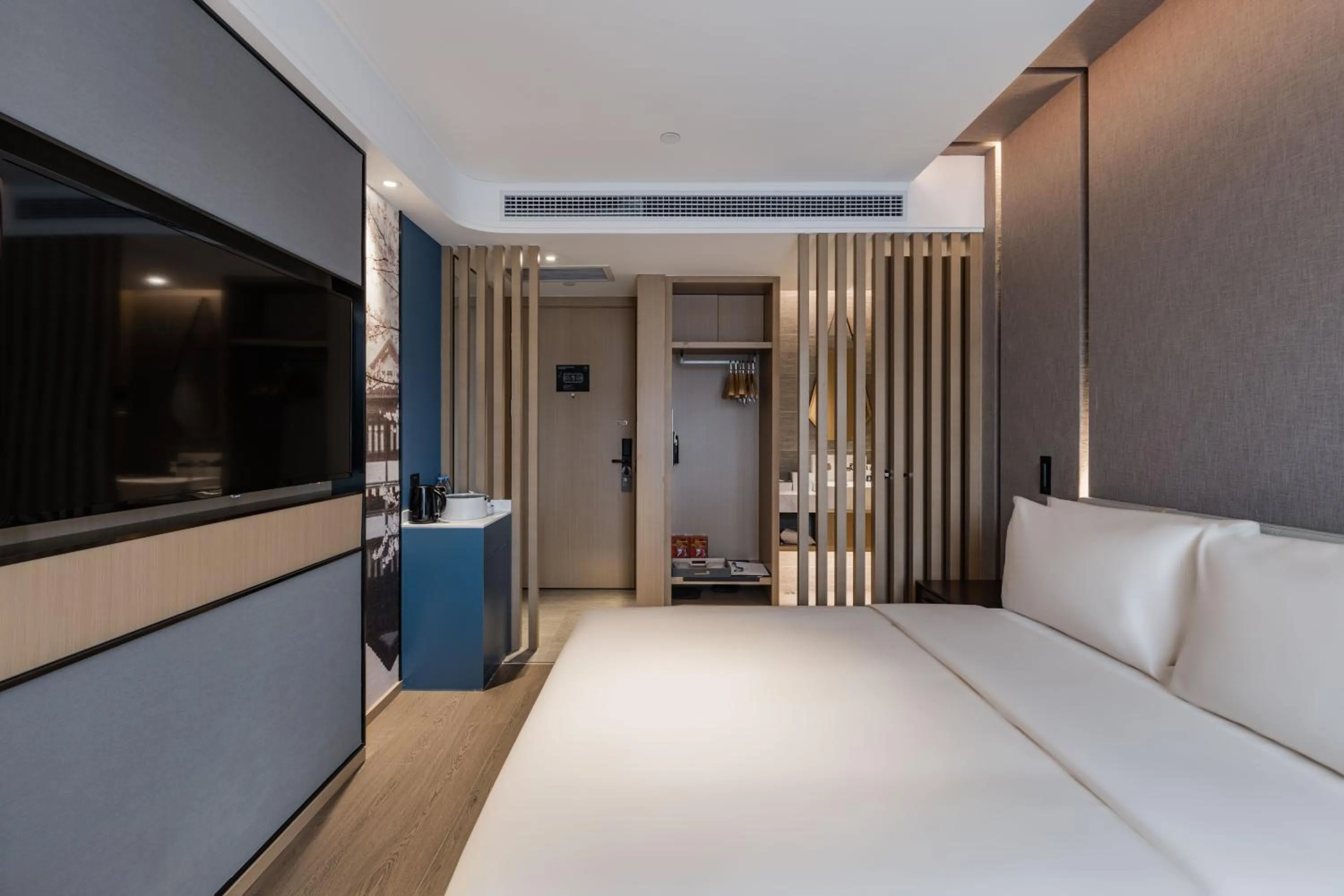 Photo of the whole room, Bed in Atour Hotel Hangzhou Xixi Vally Tianmushan Road