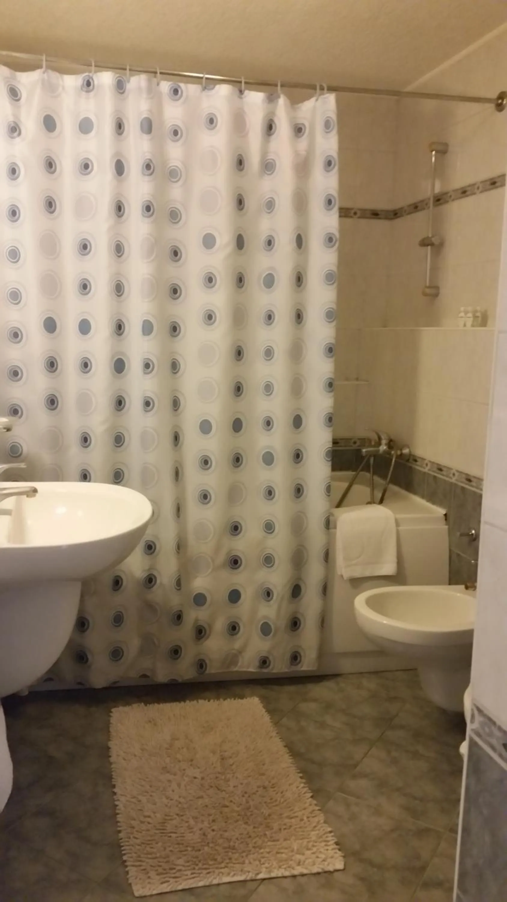 Bathroom in Apartments Carrera