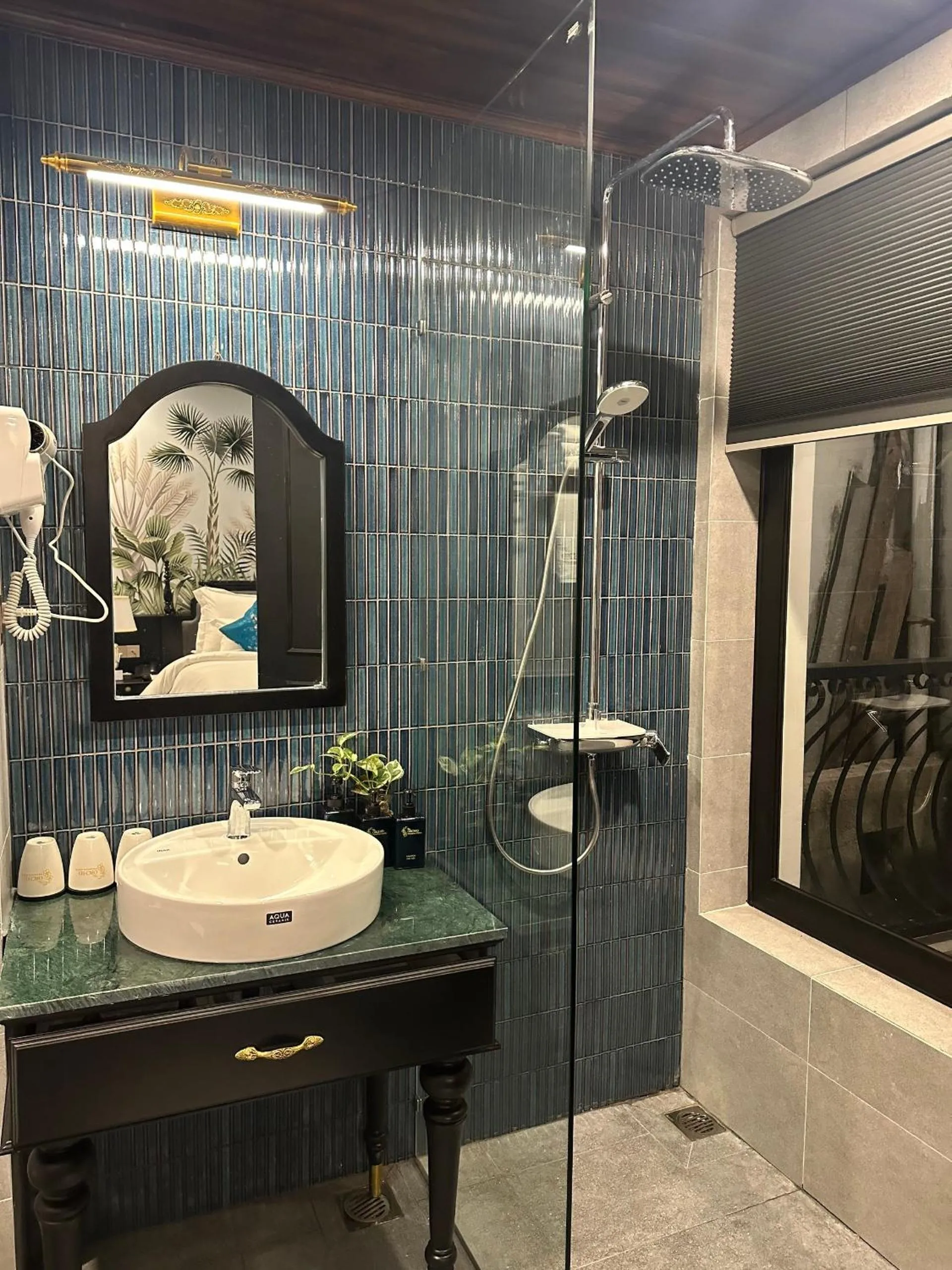 Shower in The ORCHID PREMIUM Hotel