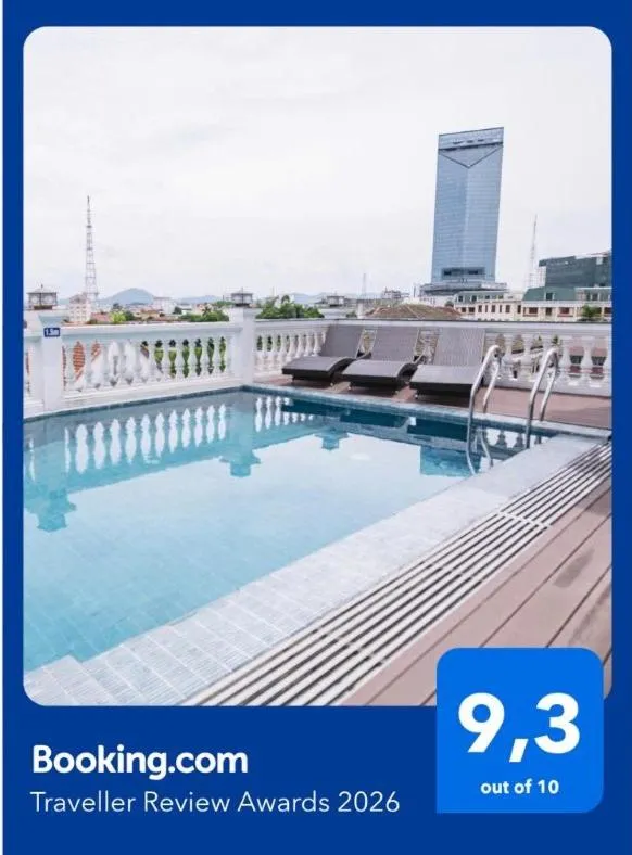 Swimming pool in The ORCHID PREMIUM Hotel
