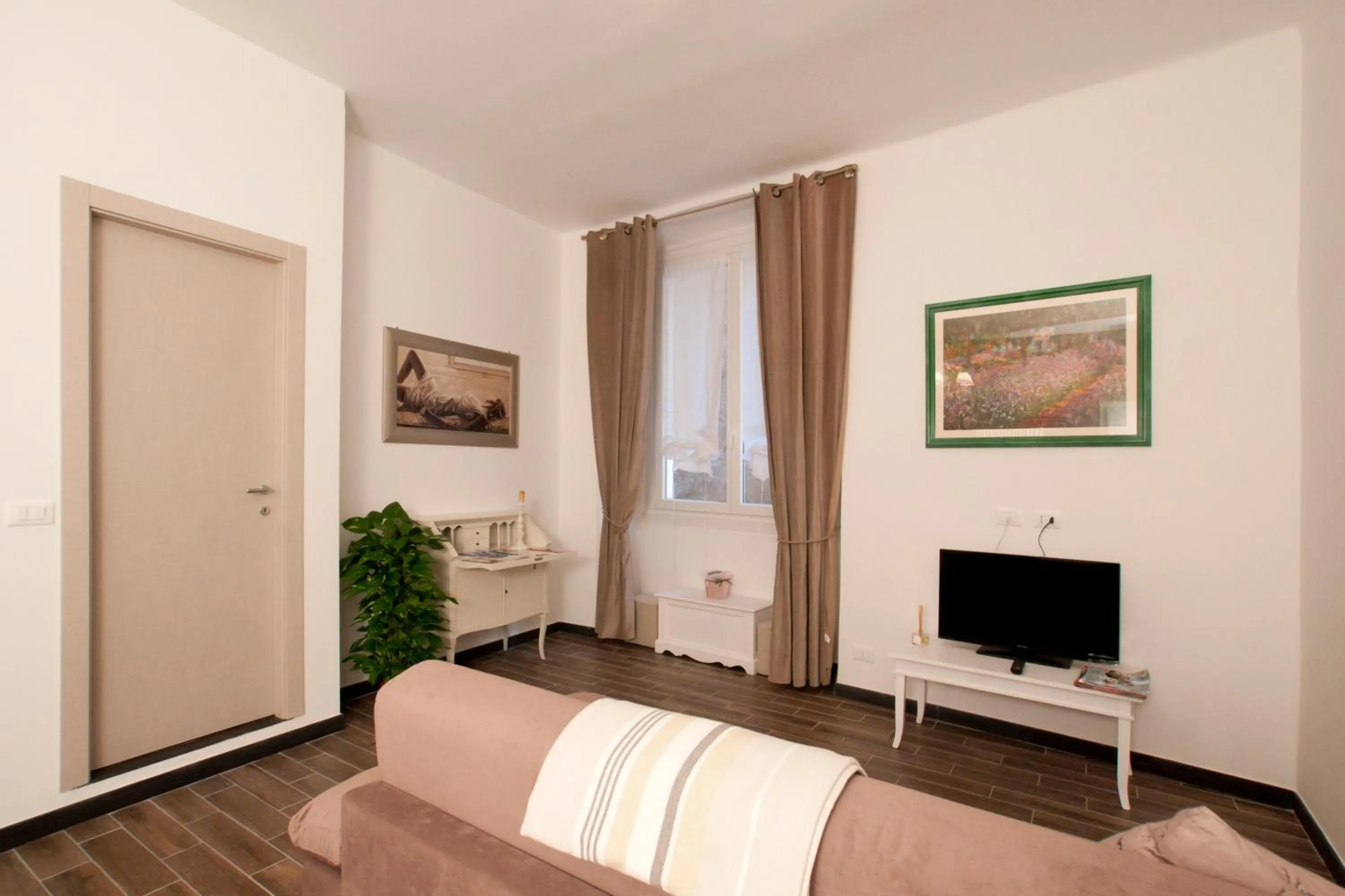 Living room, Bed in Your Sweet Home