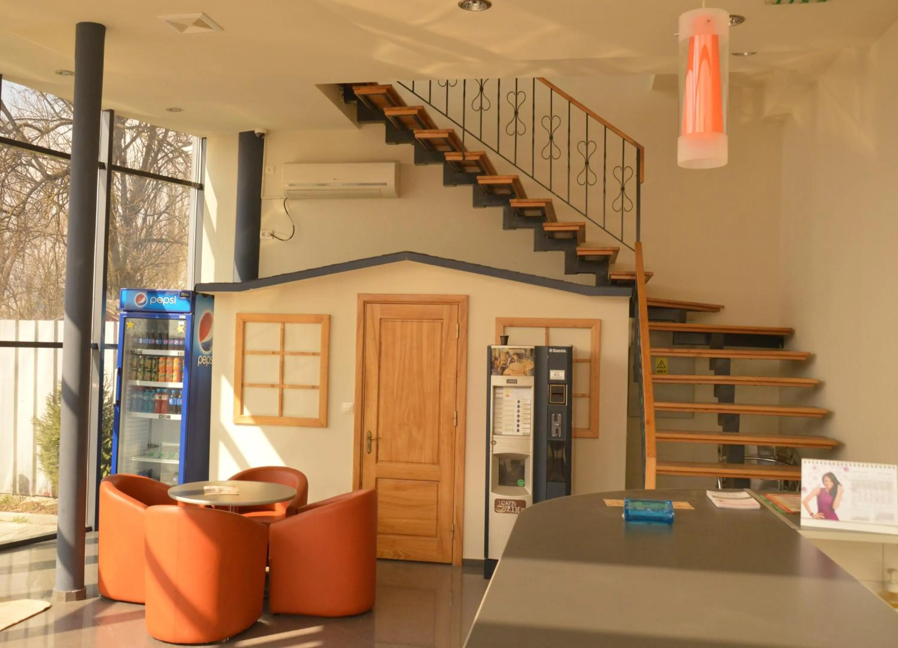 Communal lounge/ TV room in Motel Alexander