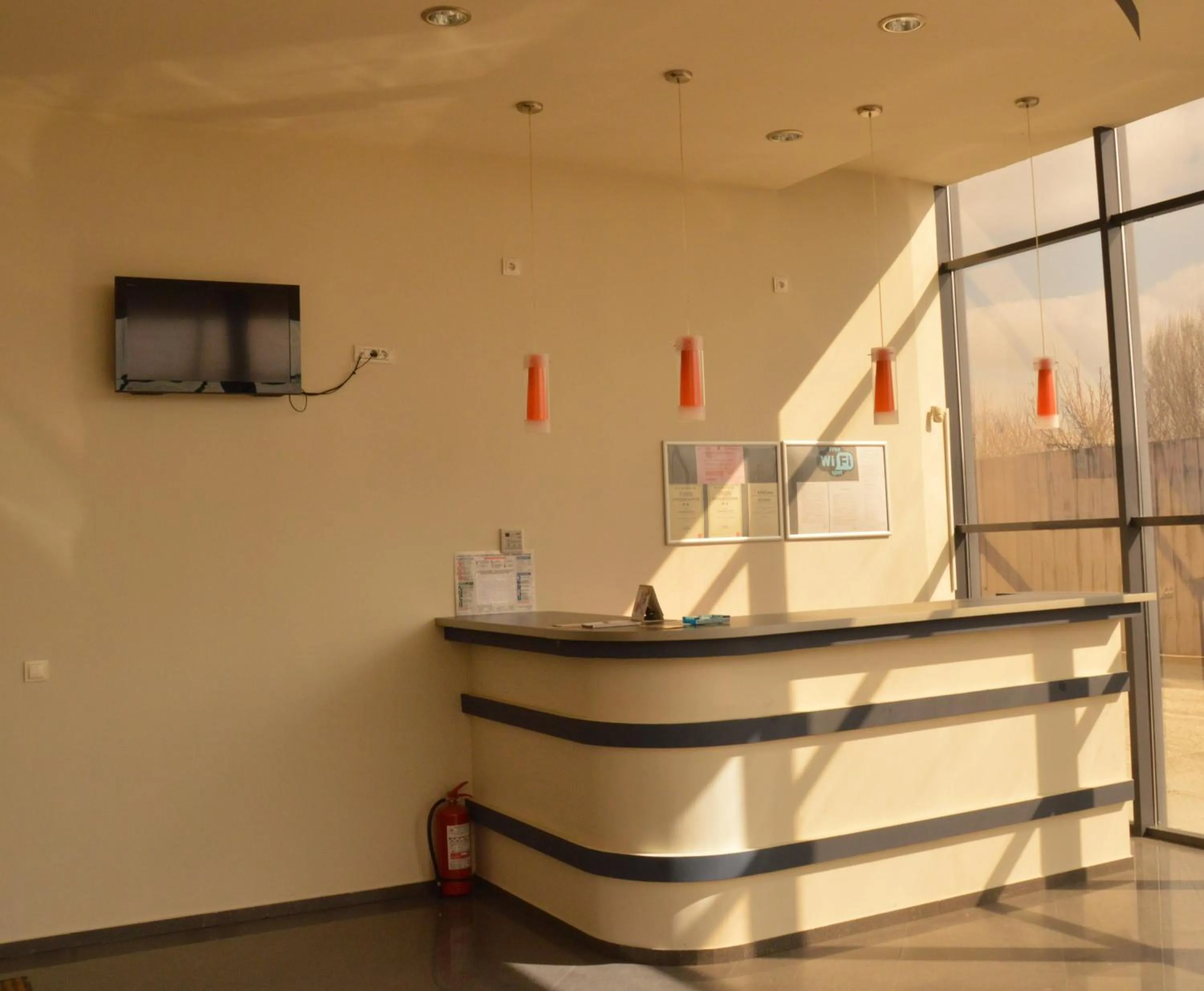 Communal lounge/ TV room in Motel Alexander