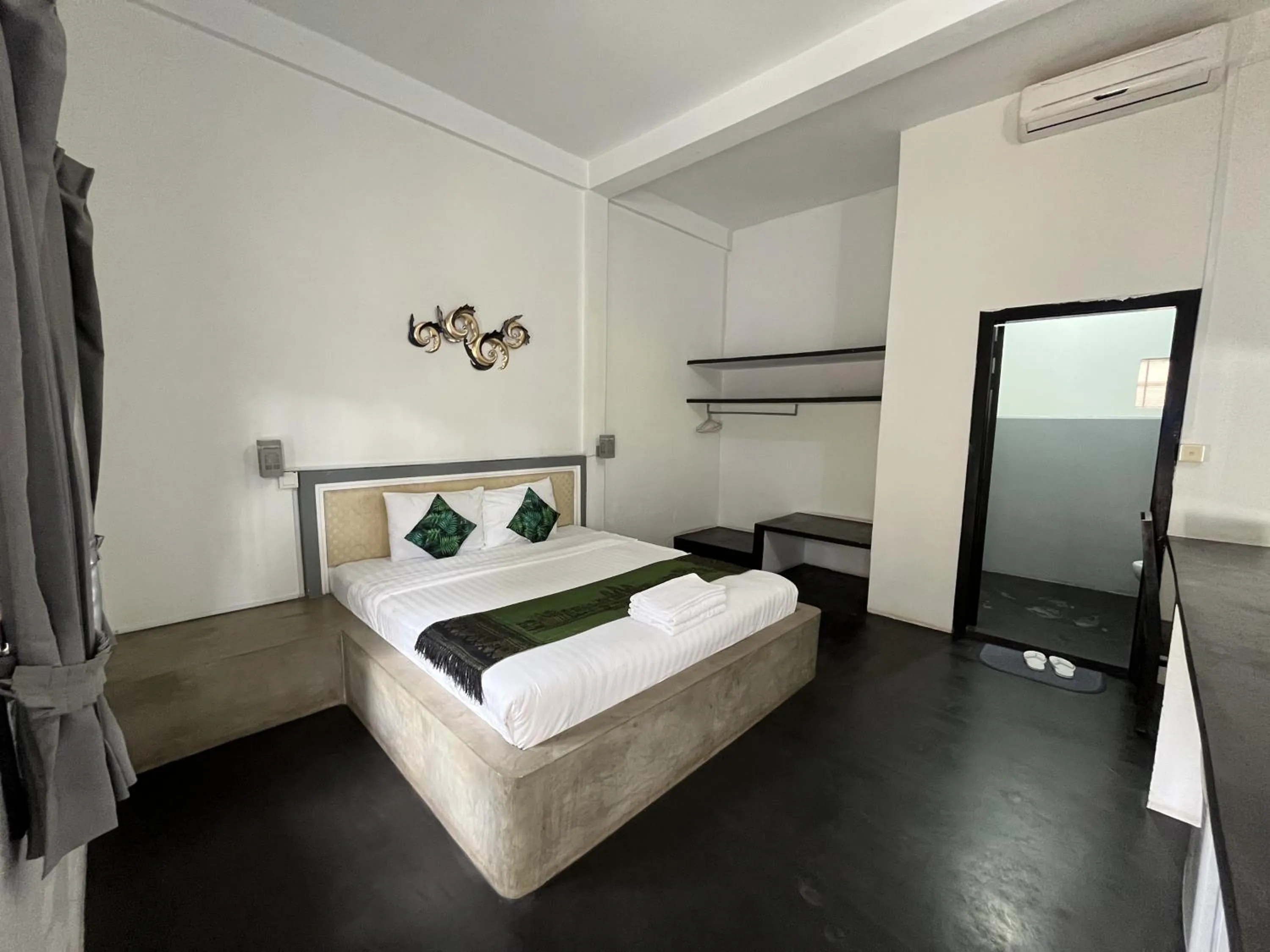 Bedroom, Bed in Home Inn