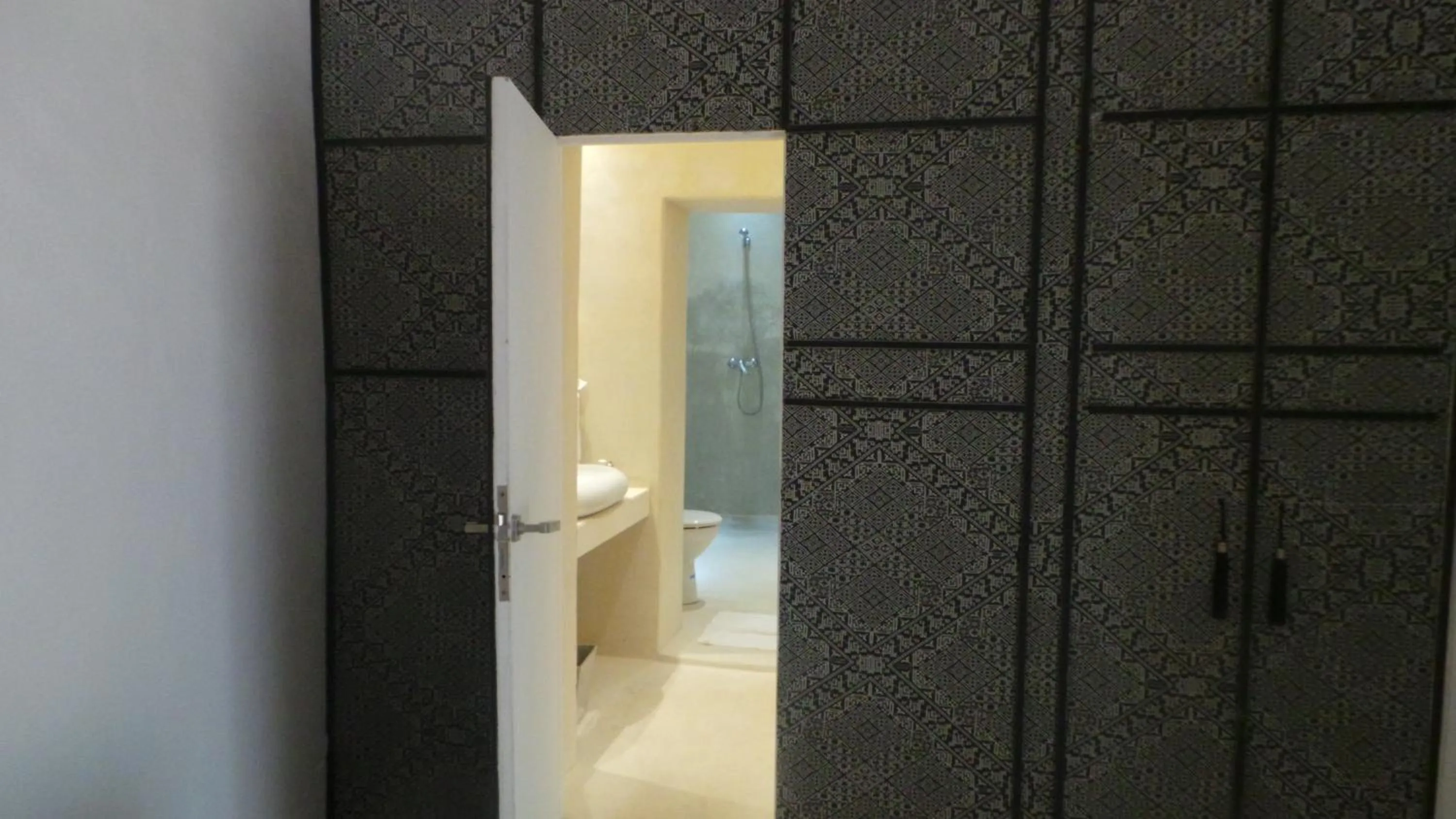 Bathroom in Riad Maialou & SPA