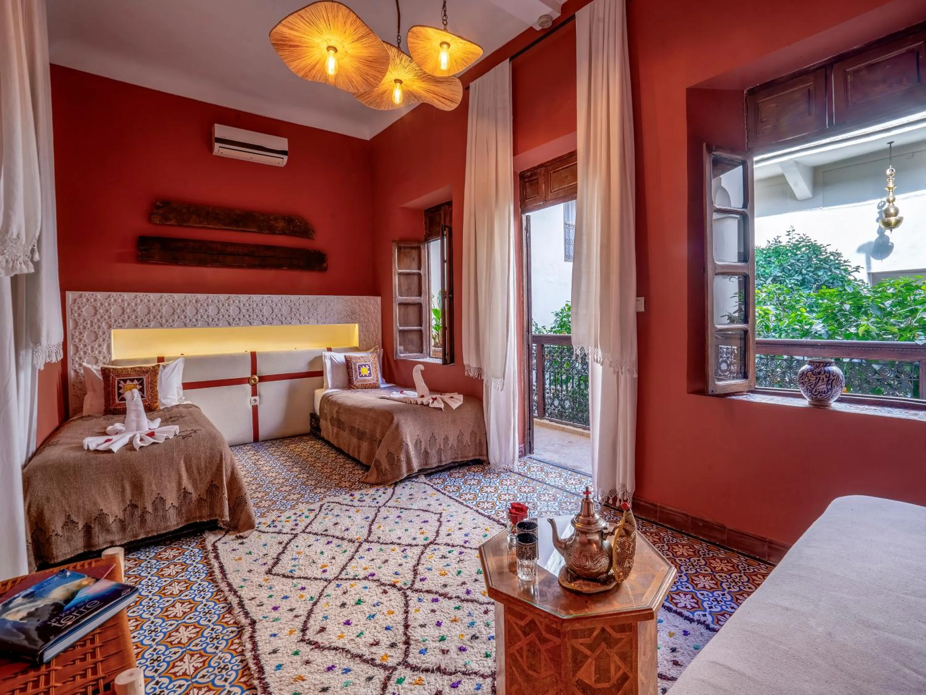 Photo of the whole room, Bed in Riad Maialou & SPA