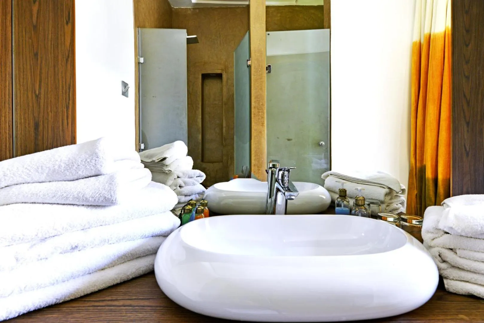 Bathroom, Bed in Riad Maialou & SPA