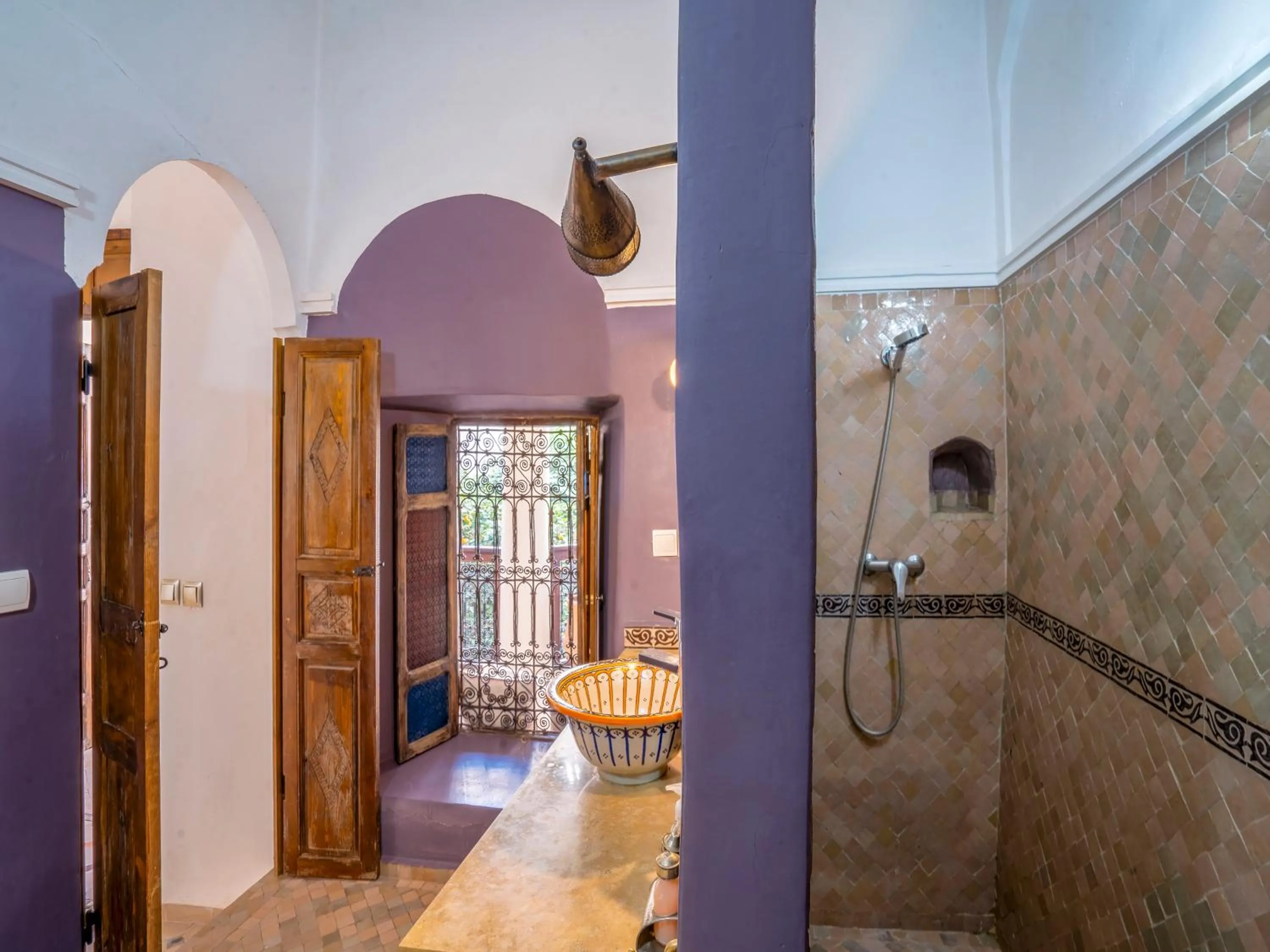 Bathroom in Riad Maialou & SPA
