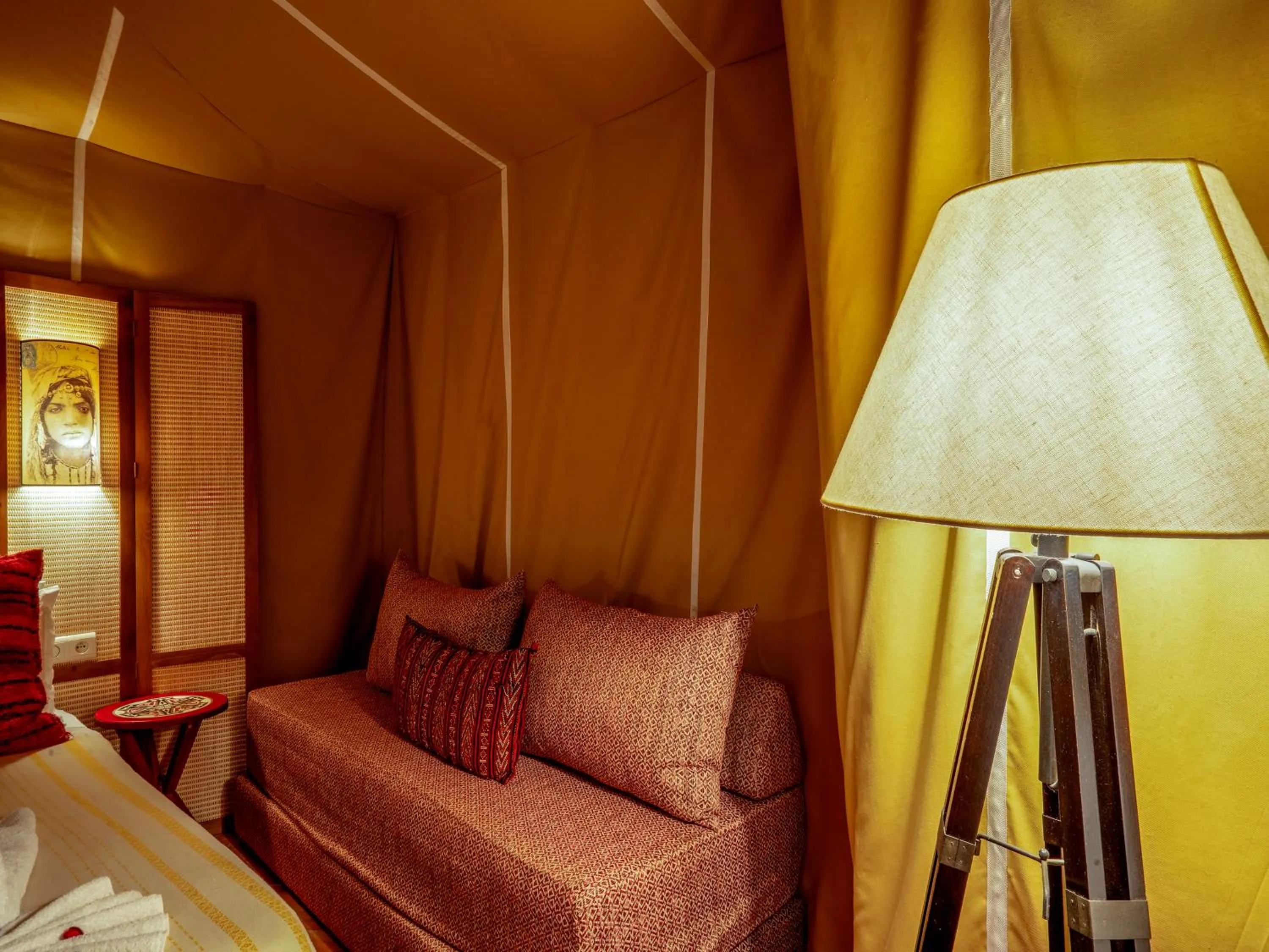 Living room, Bed in Riad Maialou & SPA