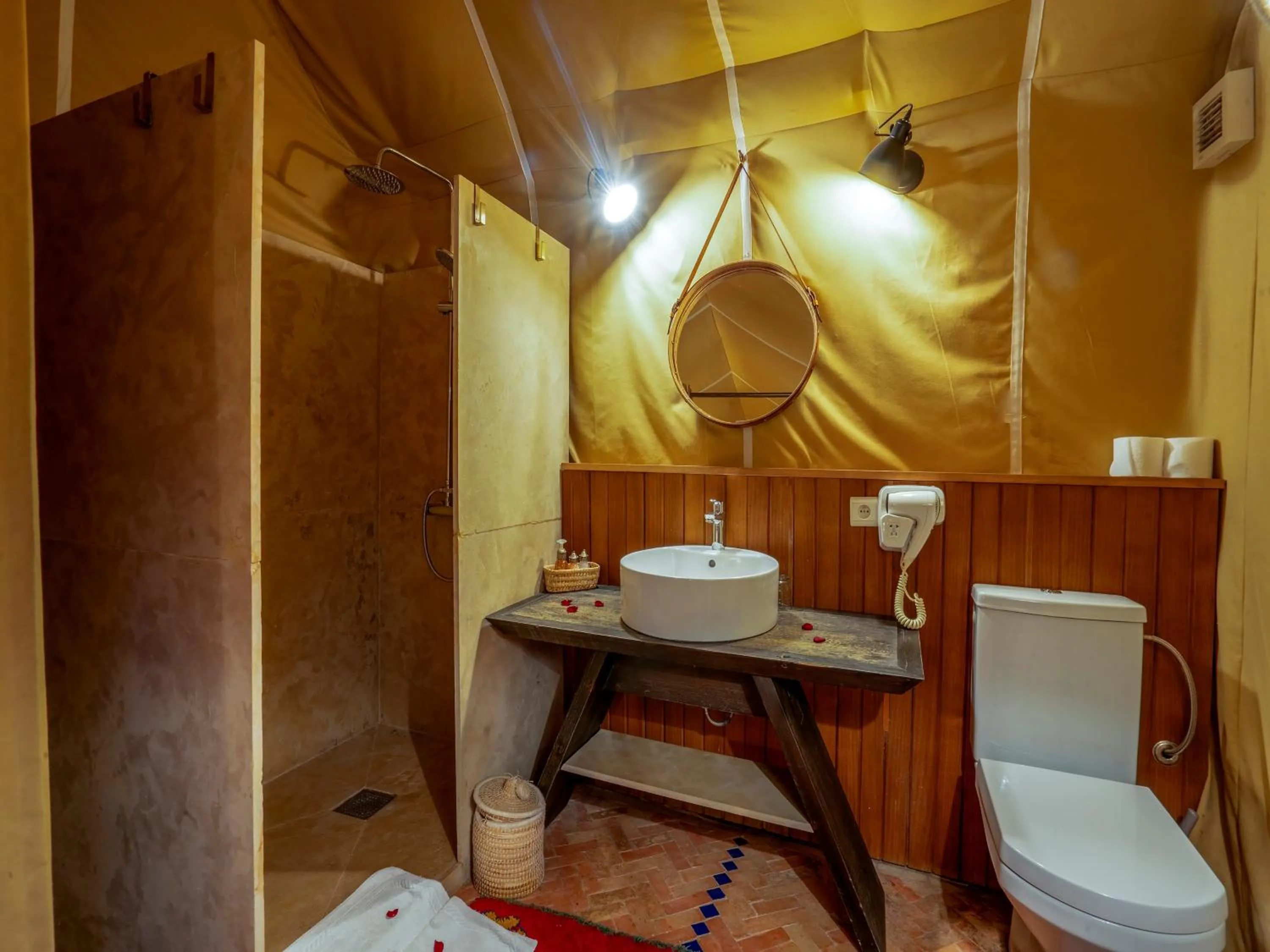 Toilet in Riad Maialou & SPA