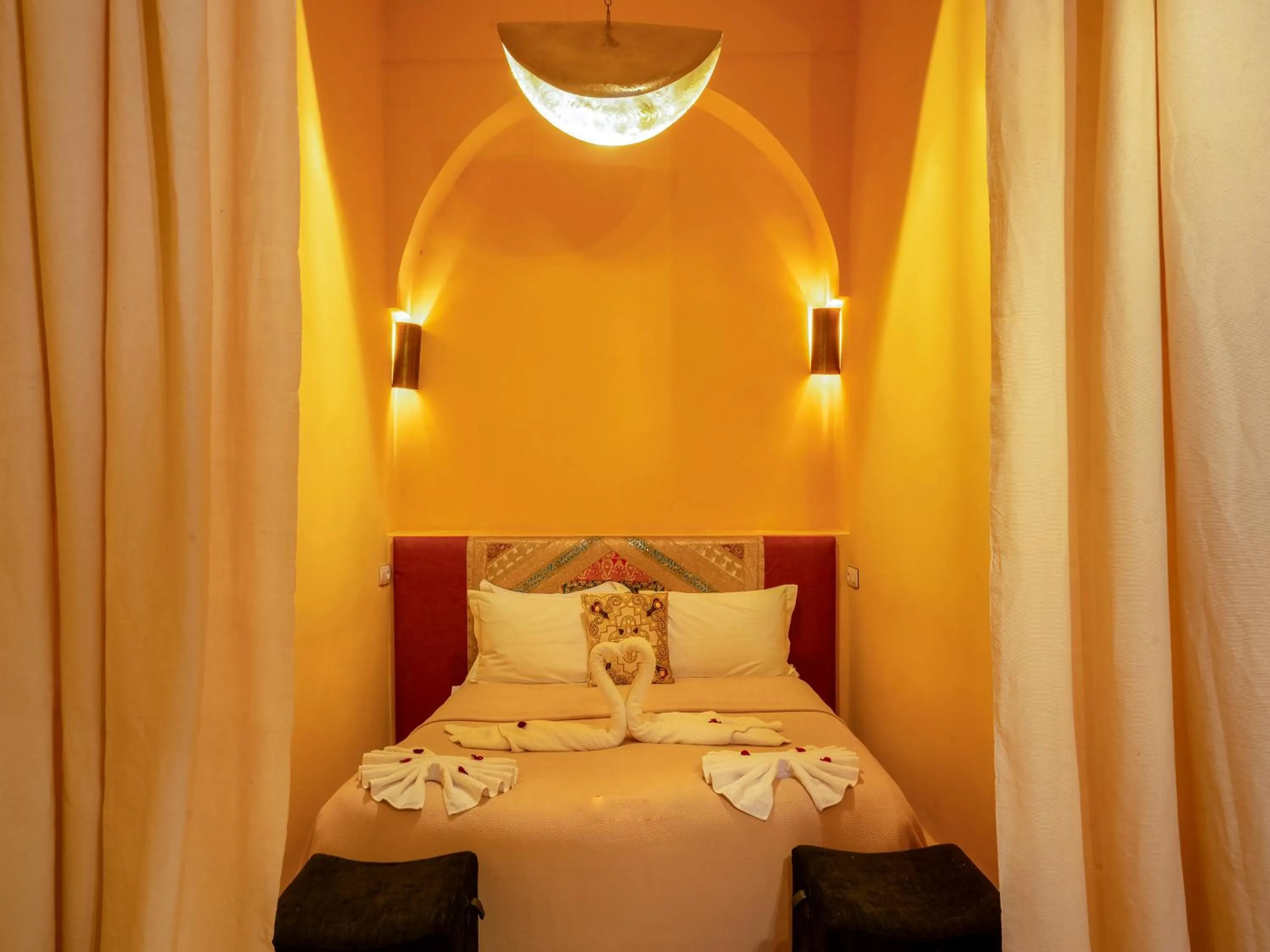 Bed in Riad Maialou & SPA
