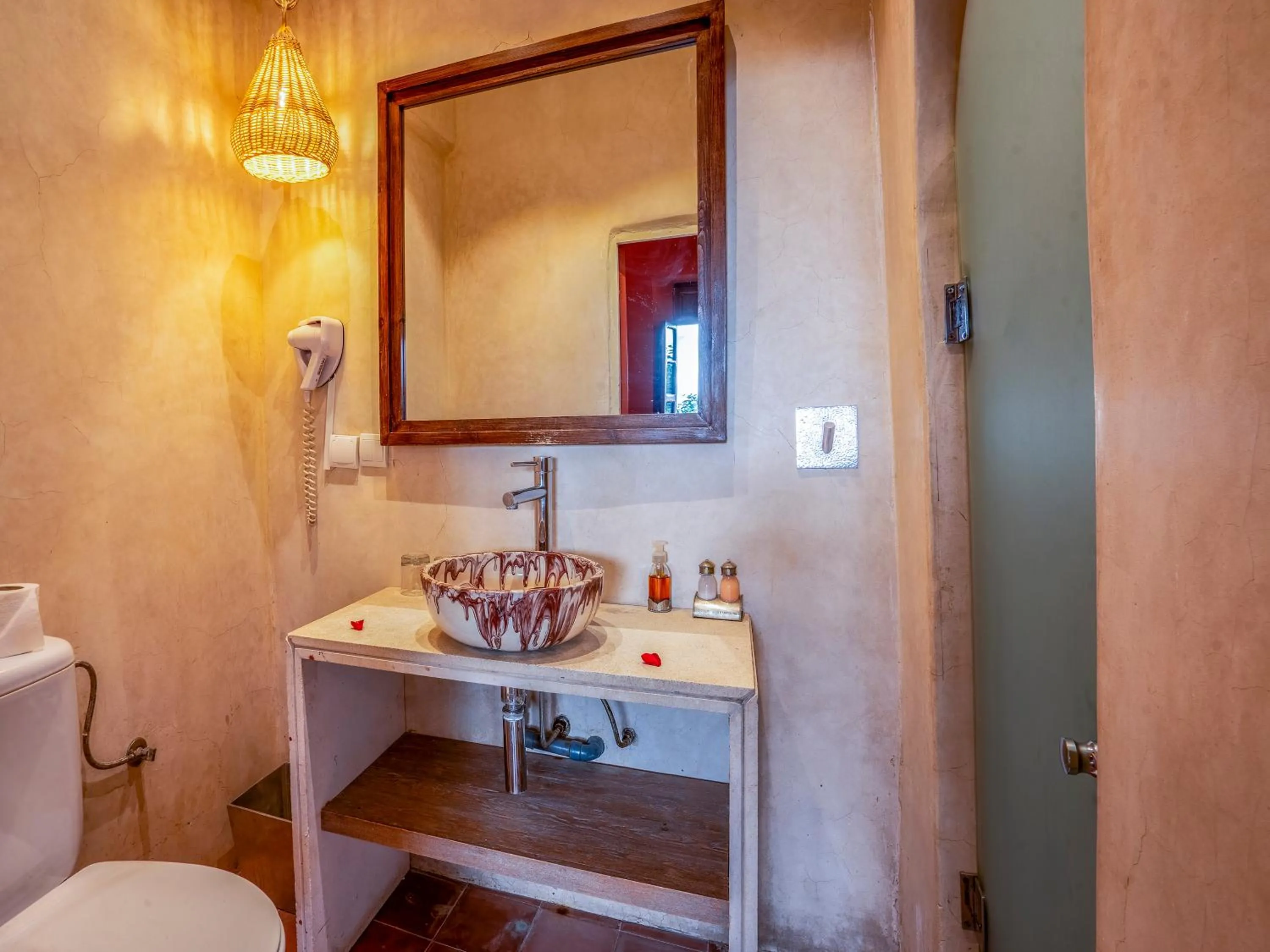 Bathroom in Riad Maialou & SPA