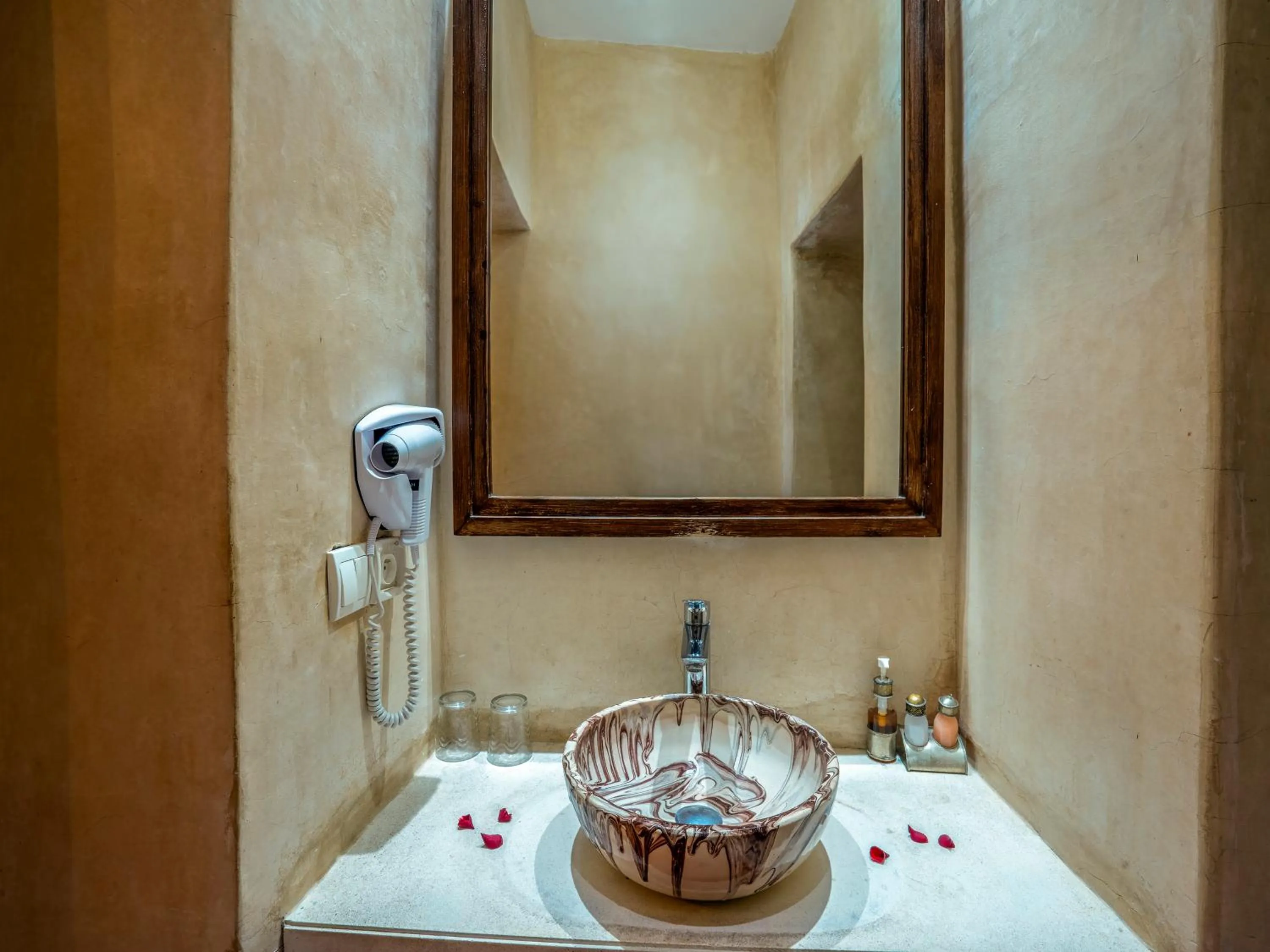 Bathroom in Riad Maialou & SPA