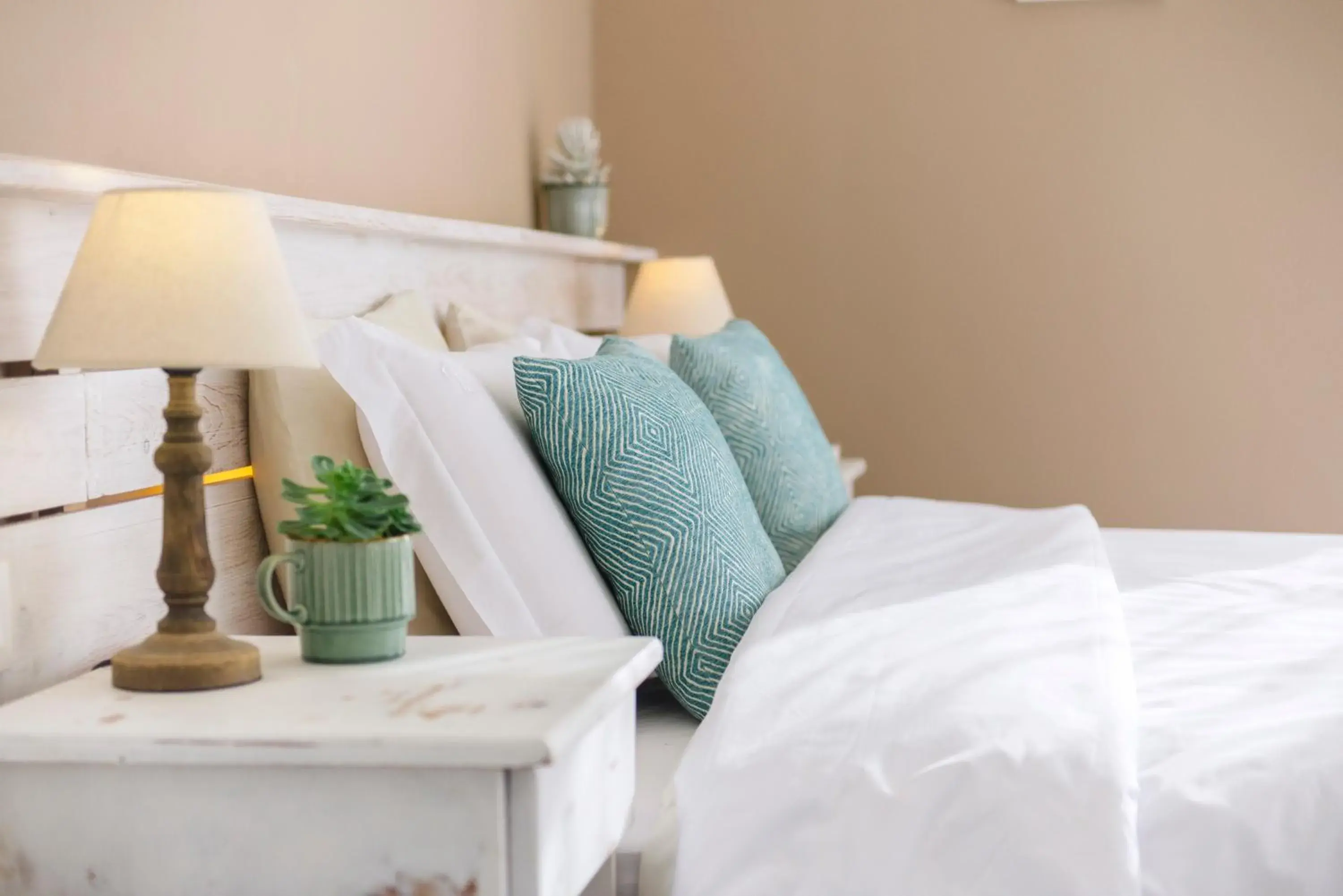 Double or Twin Room with Sea View and Shared Bathroom in Laneez Ericeira Surf House Double or Twin Room with Sea View and Shared Bathroom in Laneez Ericeira Surf House