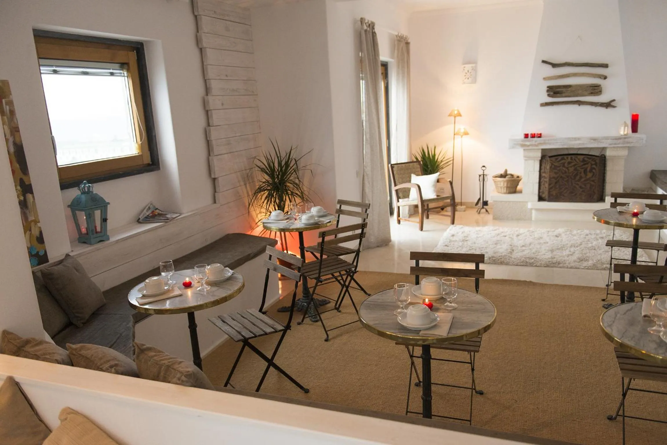 Lounge or bar, Bed in Laneez Ericeira Surf House