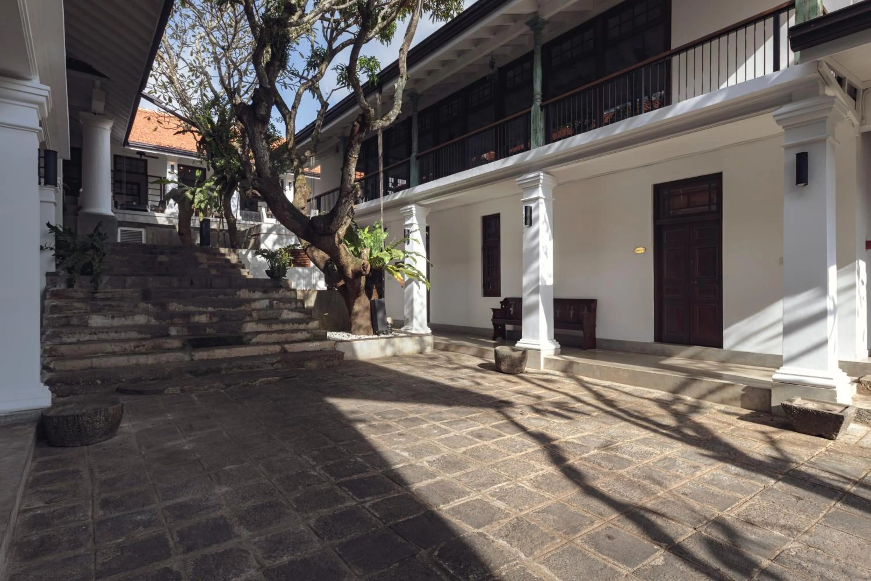 Inner courtyard view in La Maison de Colombo