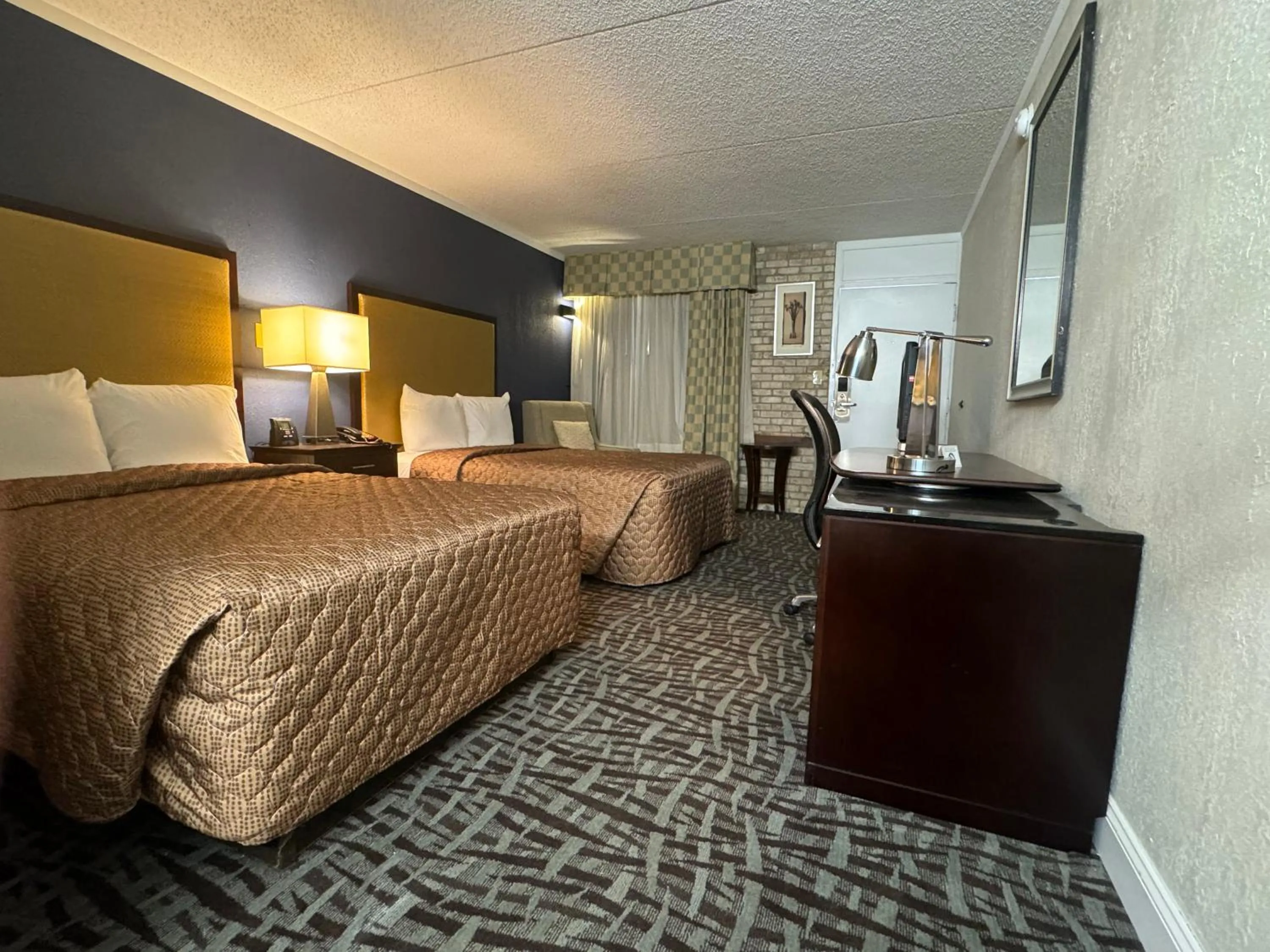 Bed in Clarion Pointe Winston - Salem Downtown