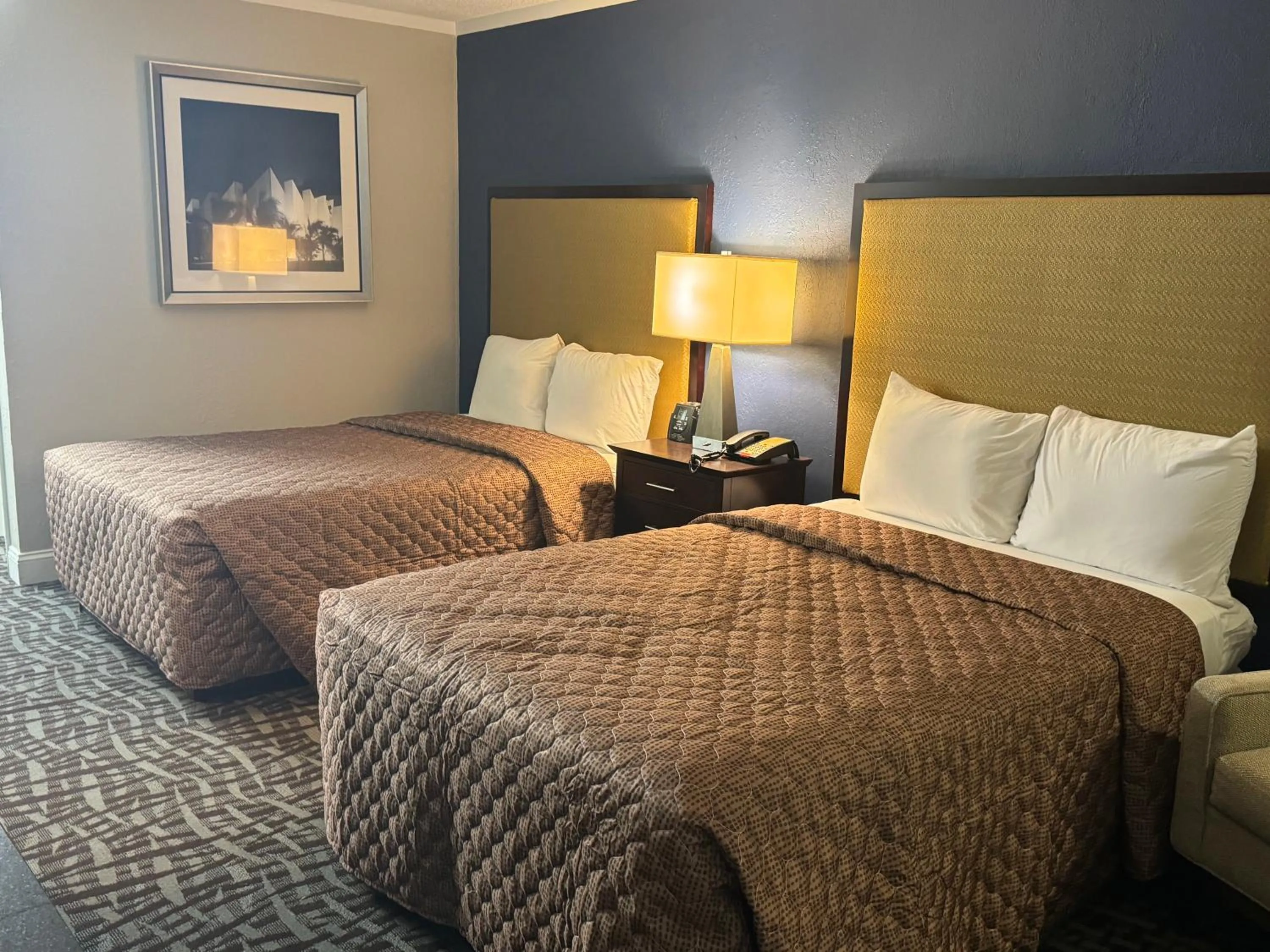 Bed in Clarion Pointe Winston - Salem Downtown