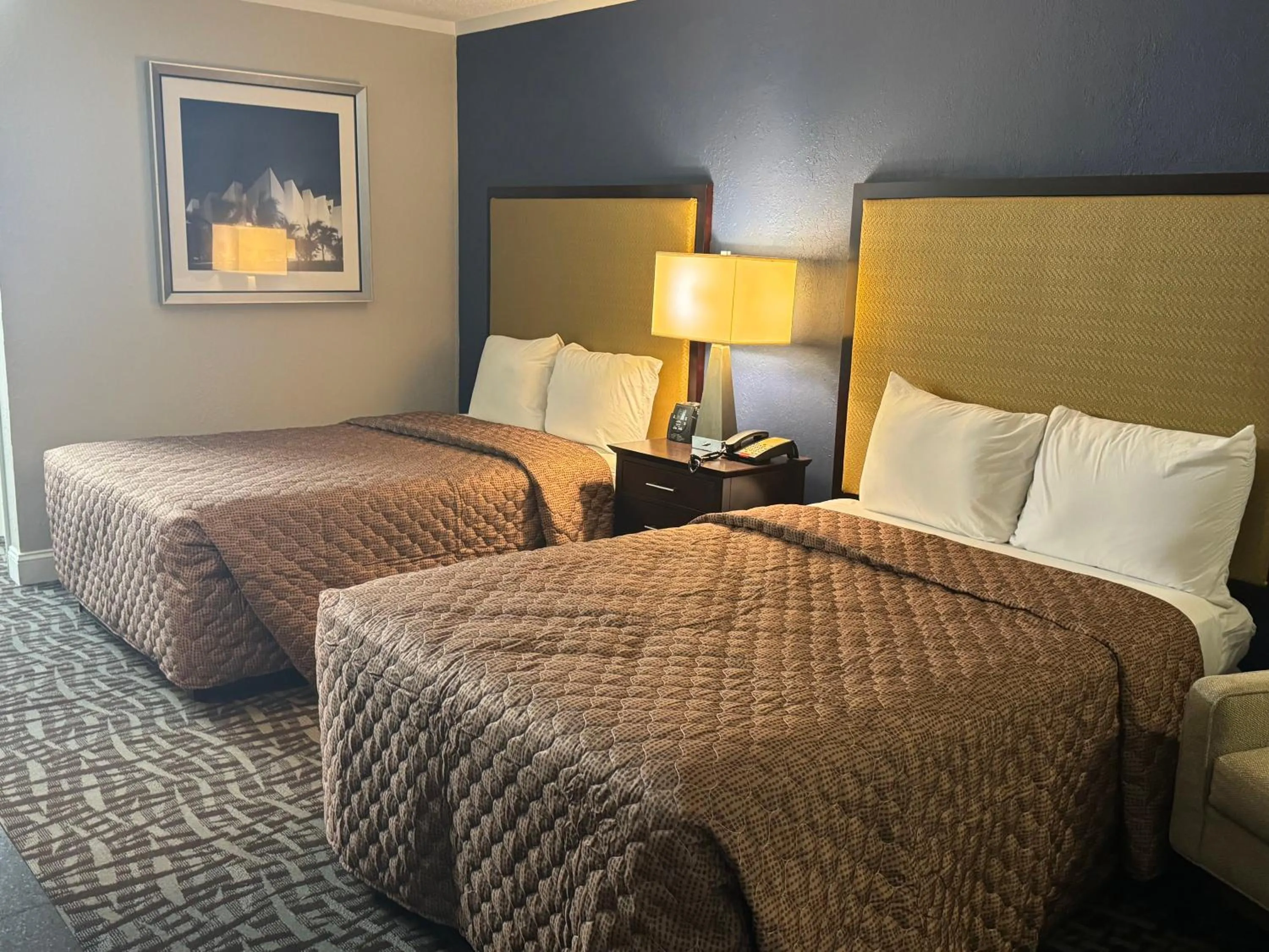 Bed in Clarion Pointe Winston - Salem Downtown