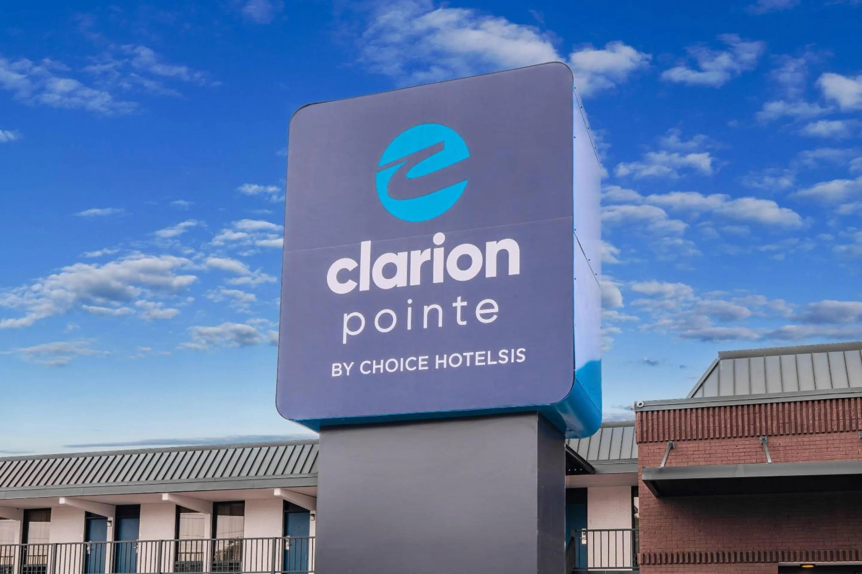 Property building in Clarion Pointe Winston - Salem Downtown