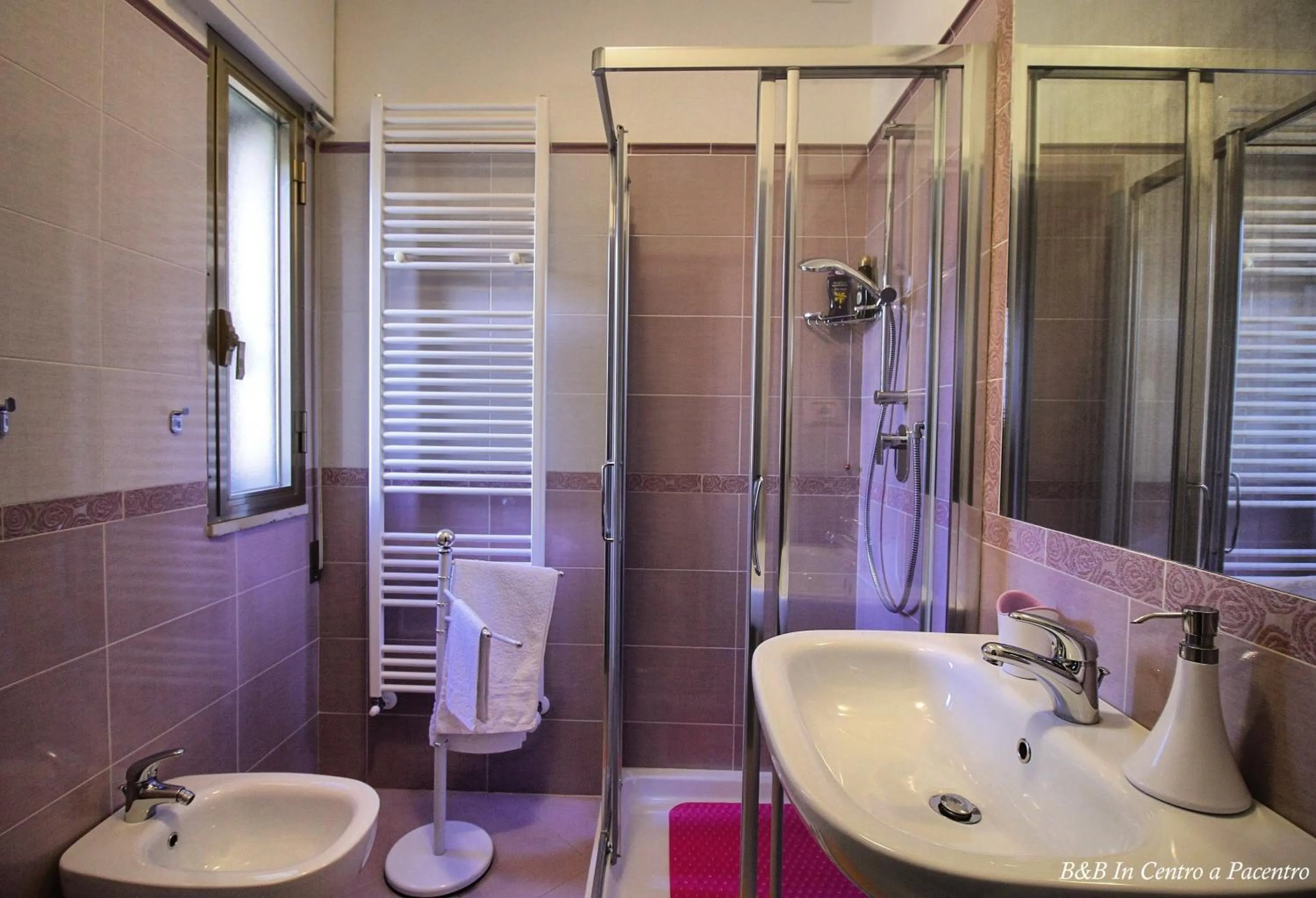 Shower in B&B In Centro a Pacentro
