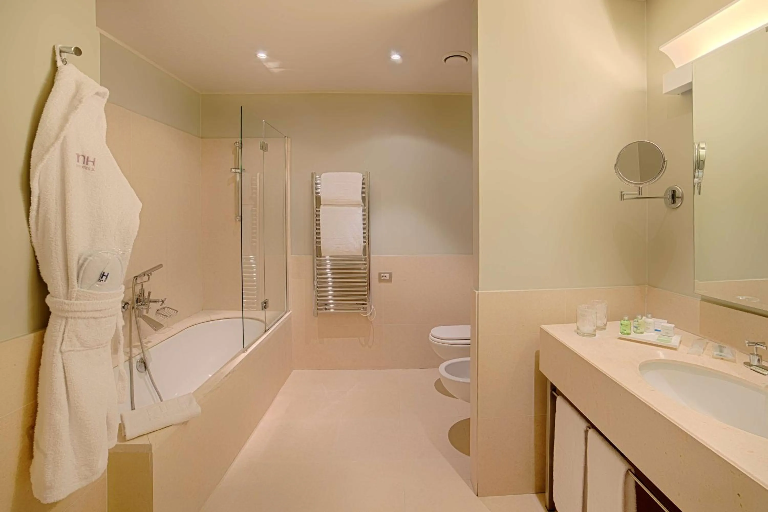 Bathroom in NH Linate