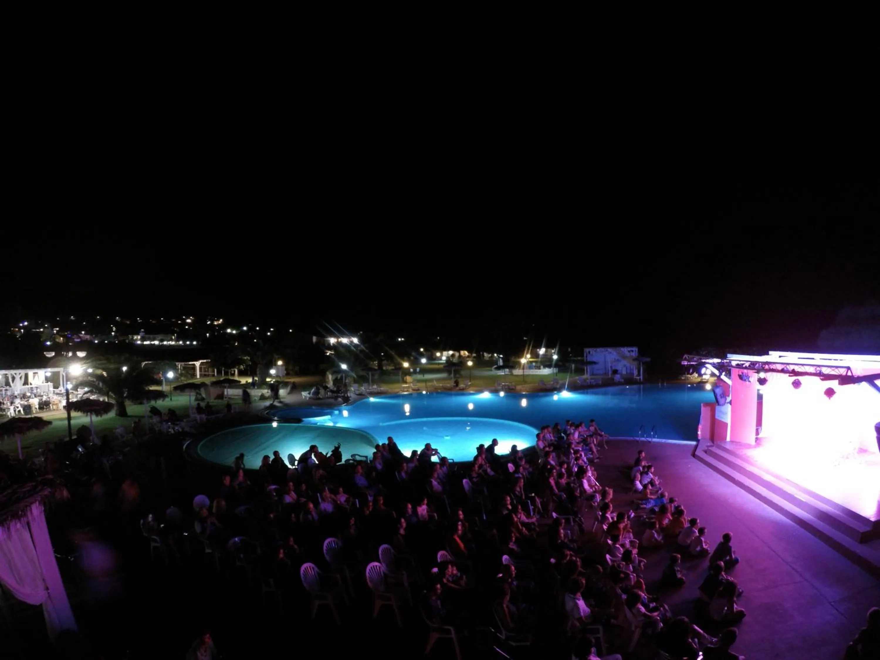 Evening entertainment in Rey beach Club