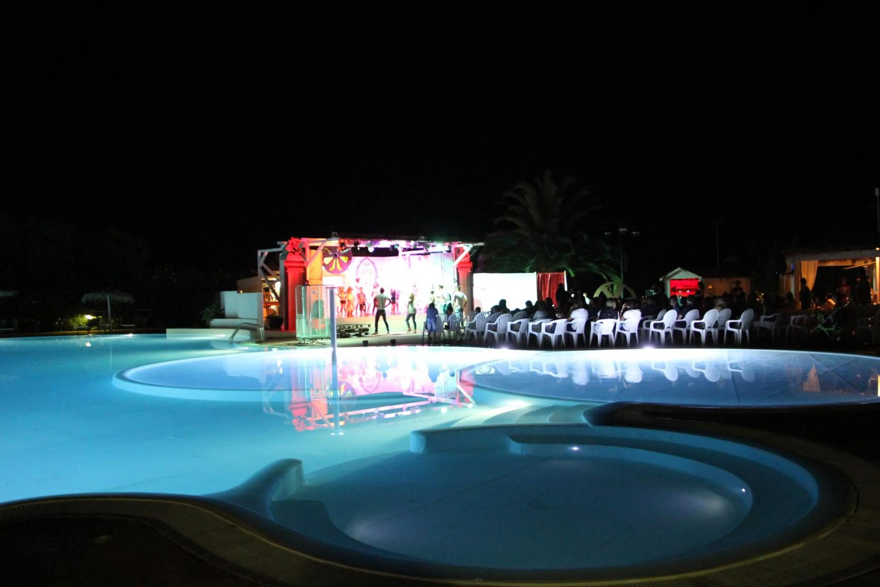 Evening entertainment in Rey beach Club