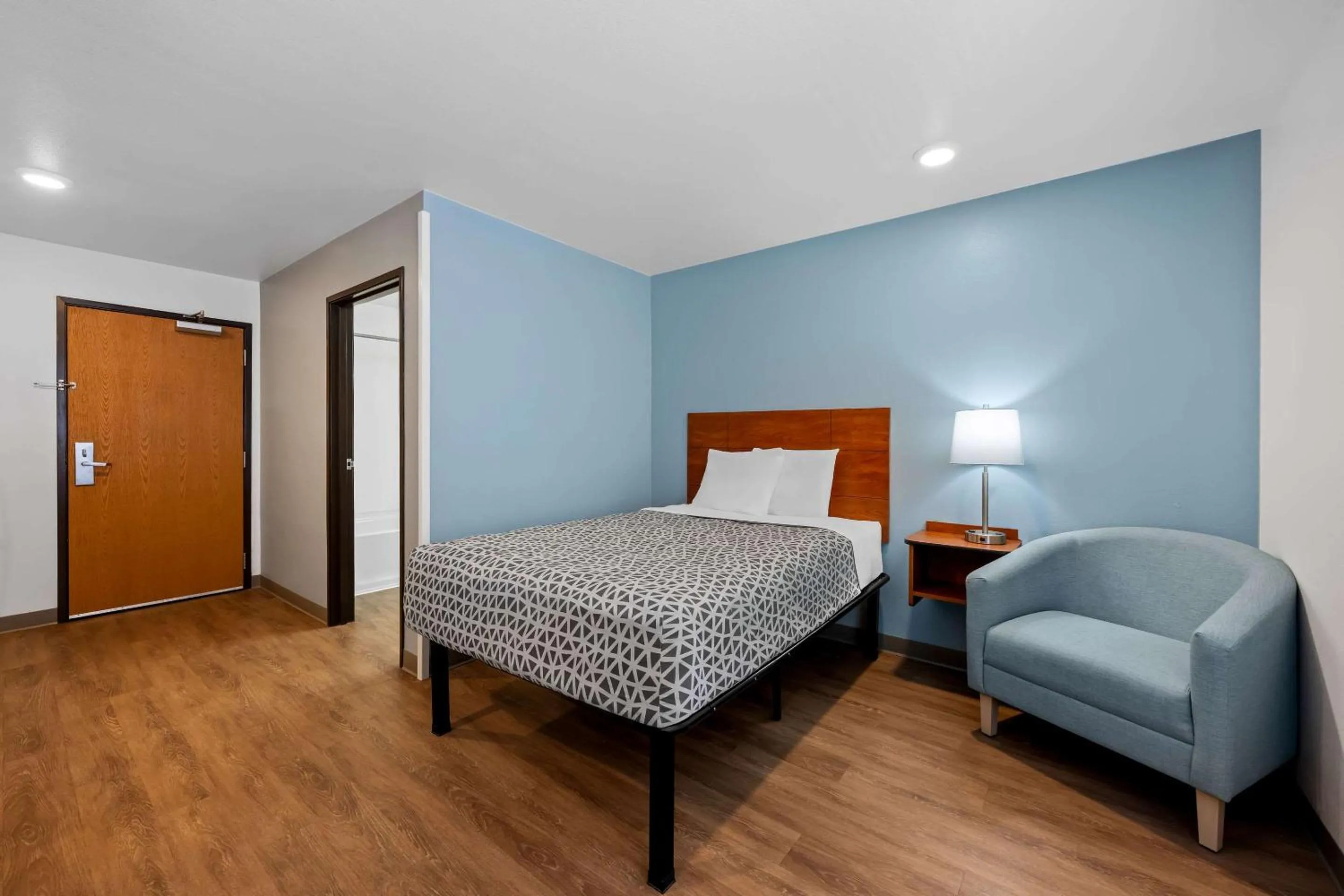 Bedroom, Bed in WoodSpring Suites Hobbs
