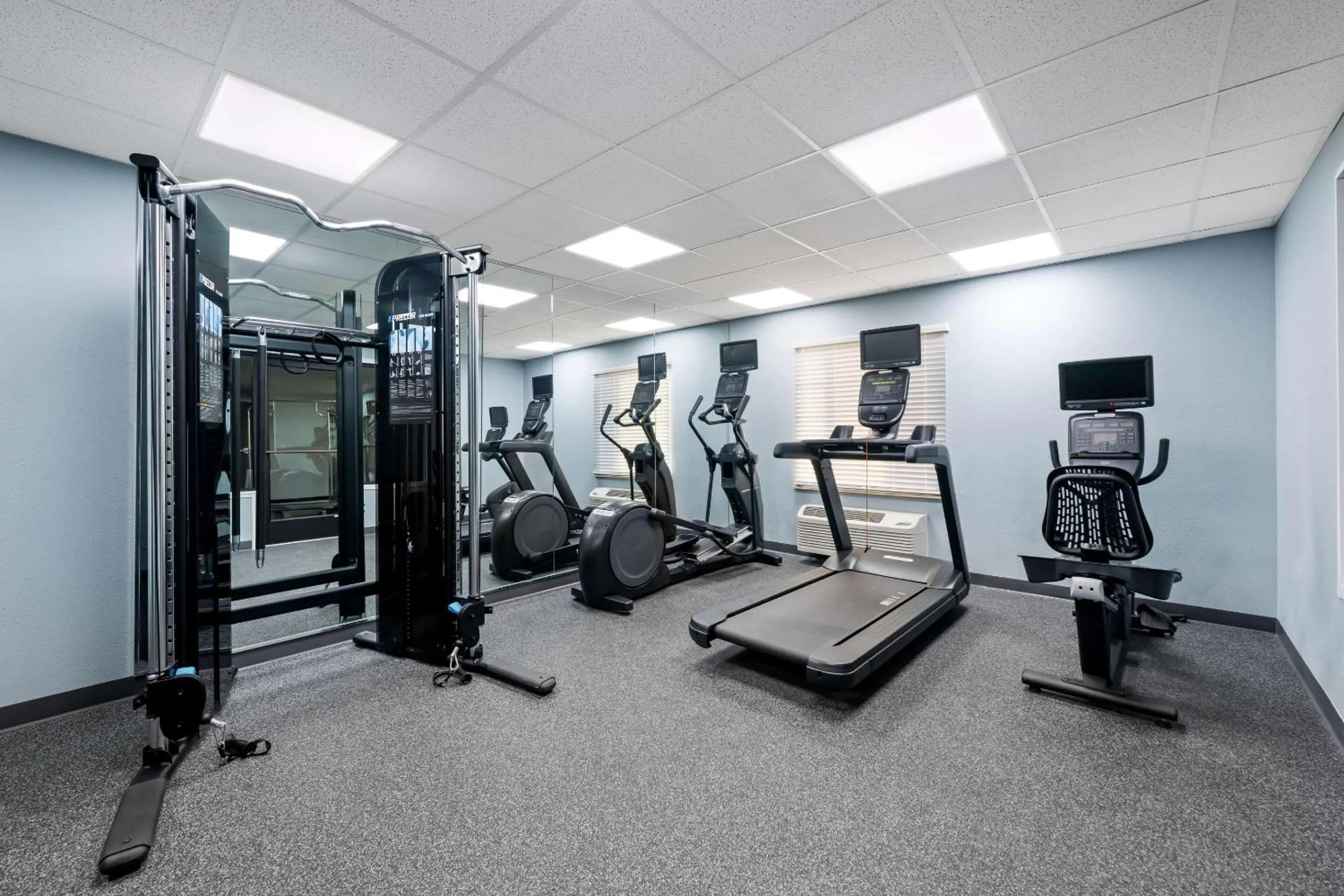 Fitness centre/facilities in WoodSpring Suites Hobbs
