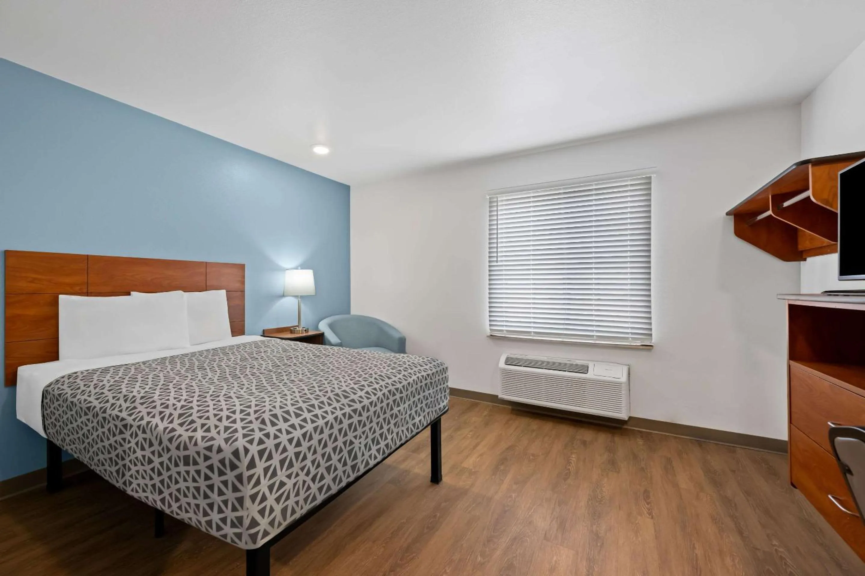 Bedroom, Bed in WoodSpring Suites Hobbs