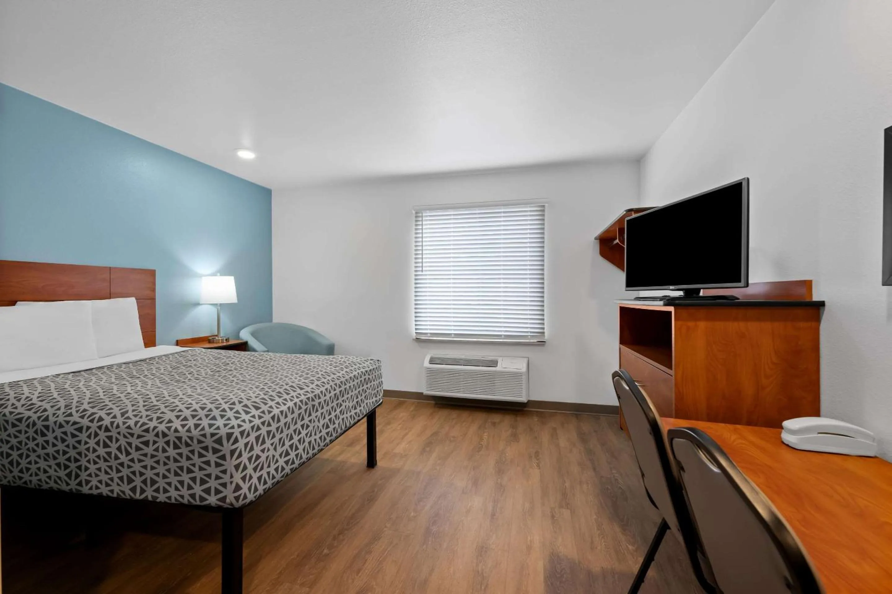Bedroom, Bed in WoodSpring Suites Hobbs