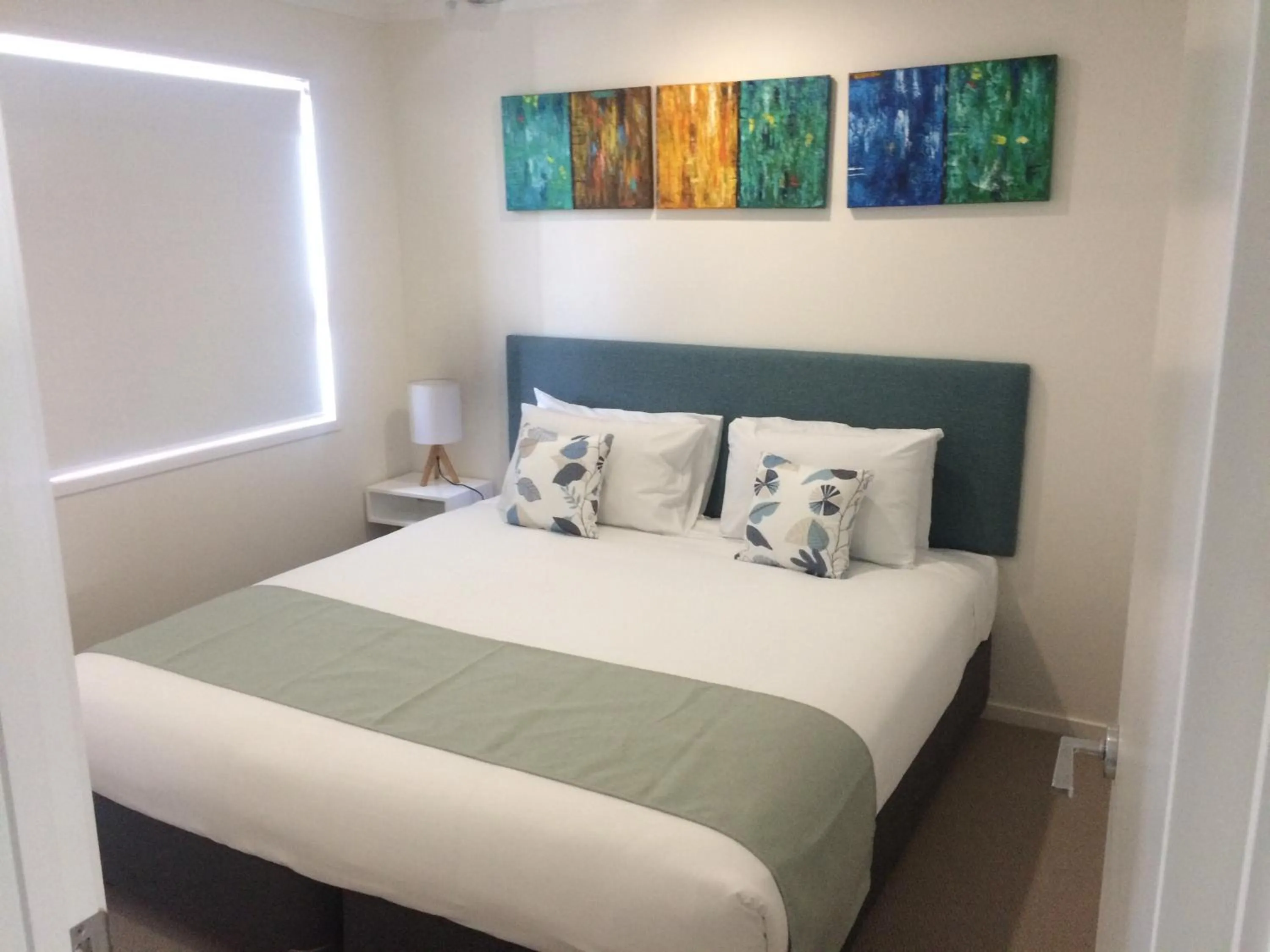 Bedroom, Bed in Direct Collective - Breeze on Brightwater