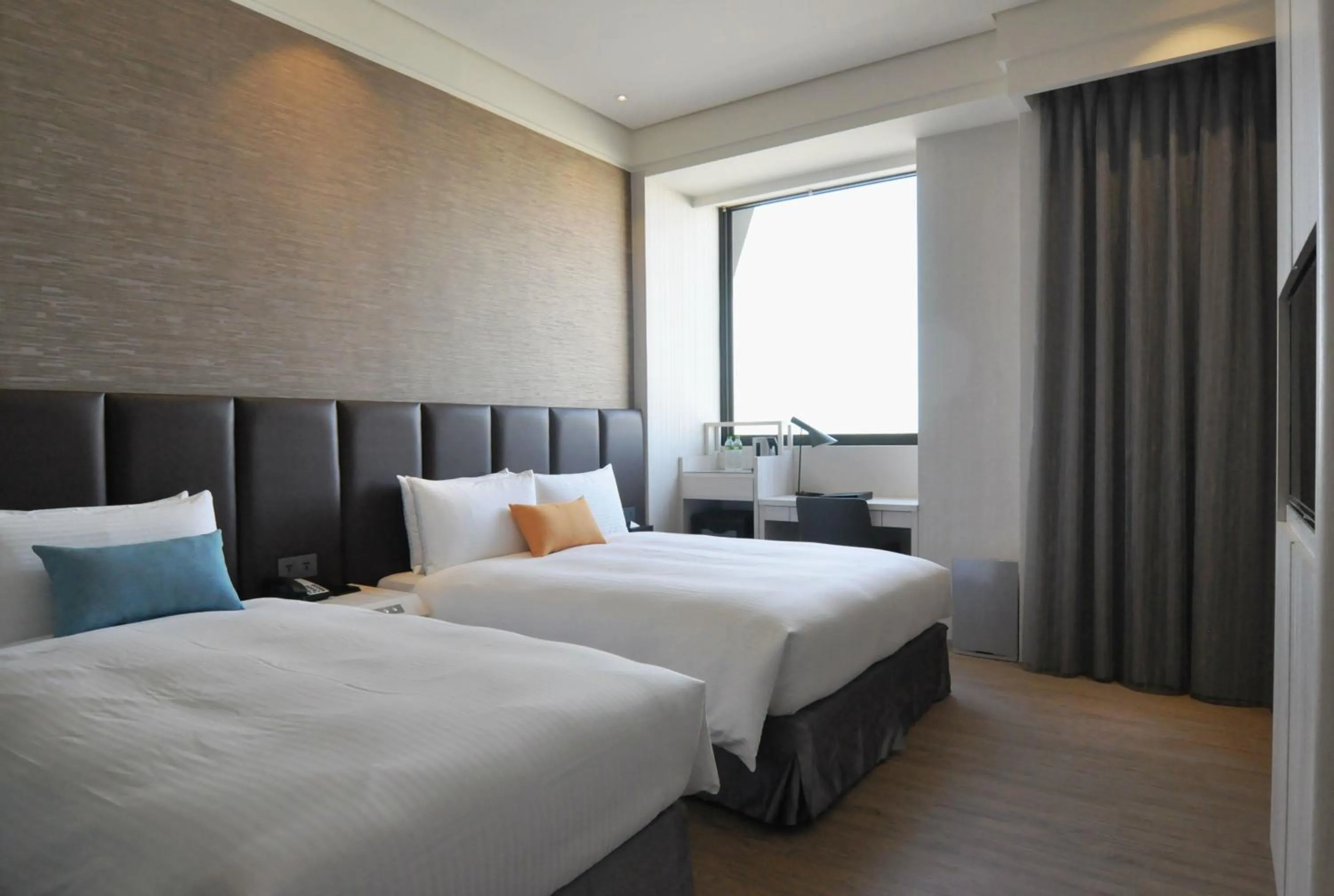 Photo of the whole room, Bed in Treeart Hotel