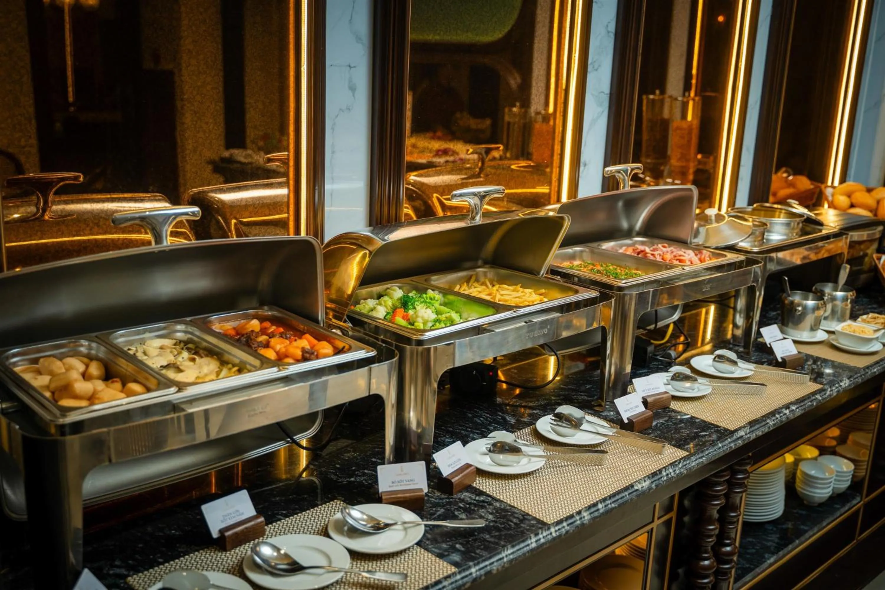 Buffet breakfast in Sunline Central Hotel