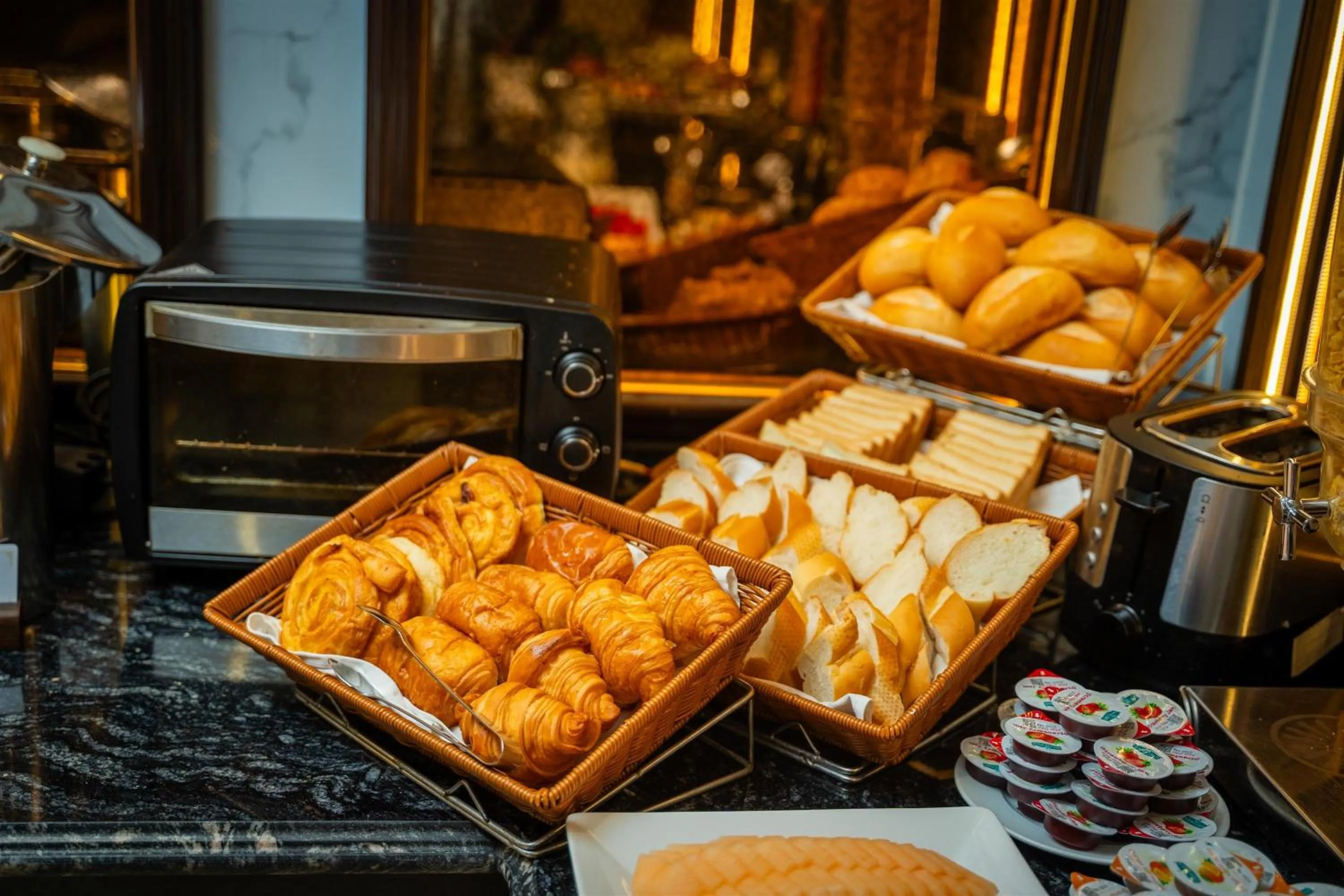 Buffet breakfast in Sunline Central Hotel