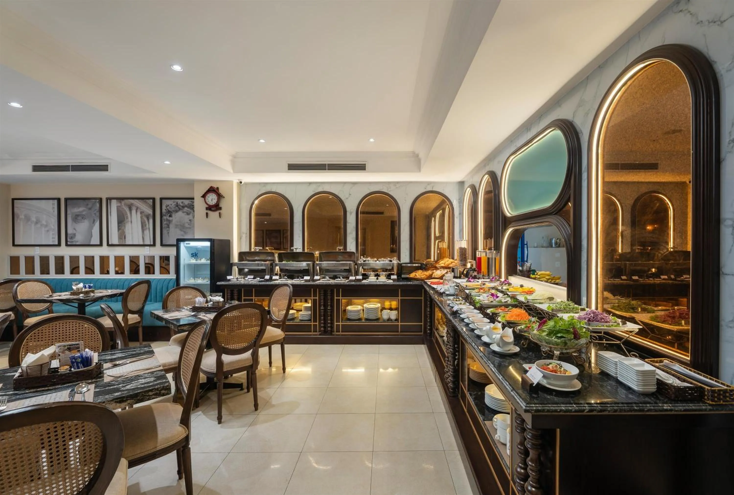 Buffet breakfast in Sunline Central Hotel