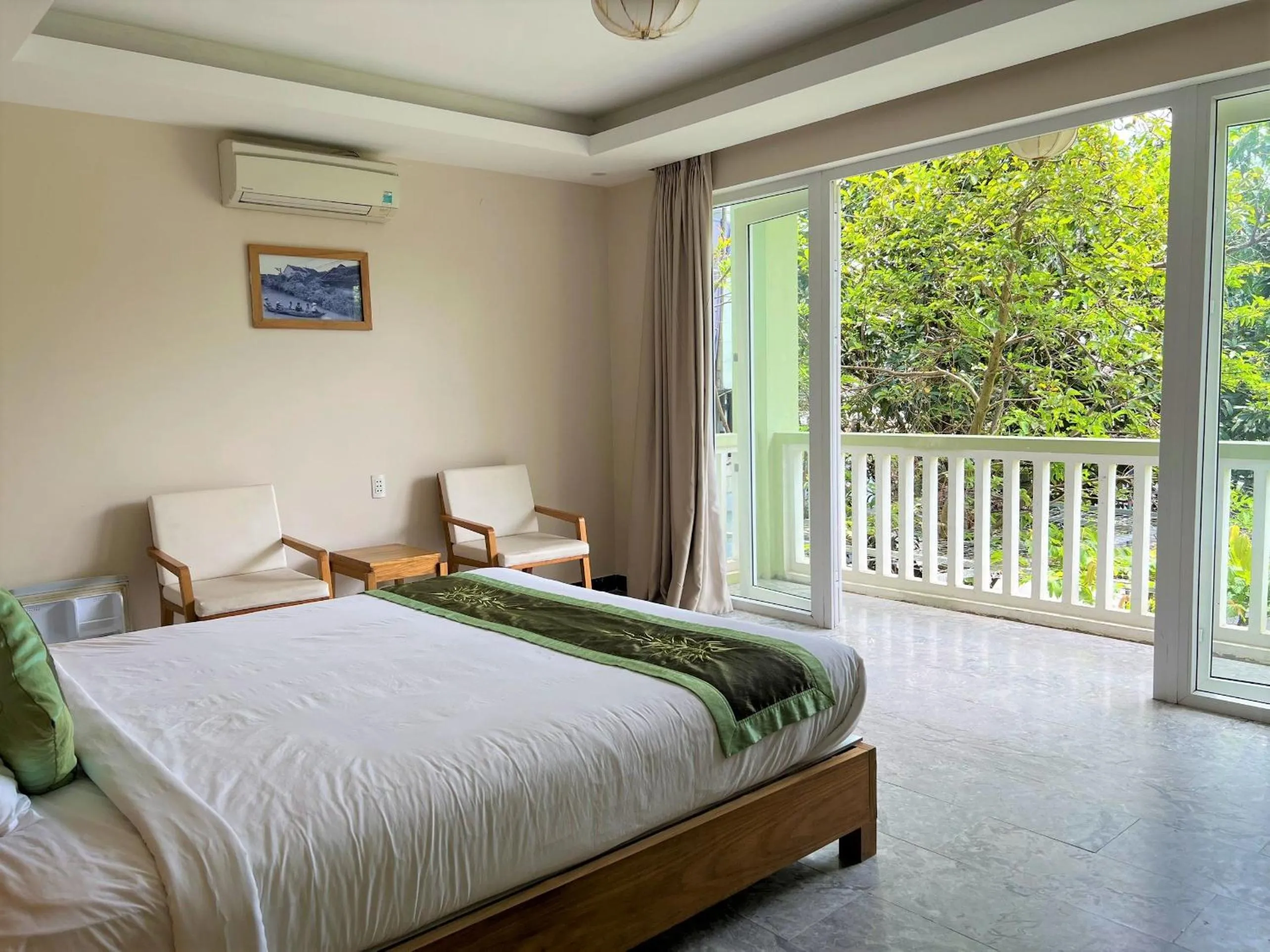 Bed in Jolie Villa Hoi An