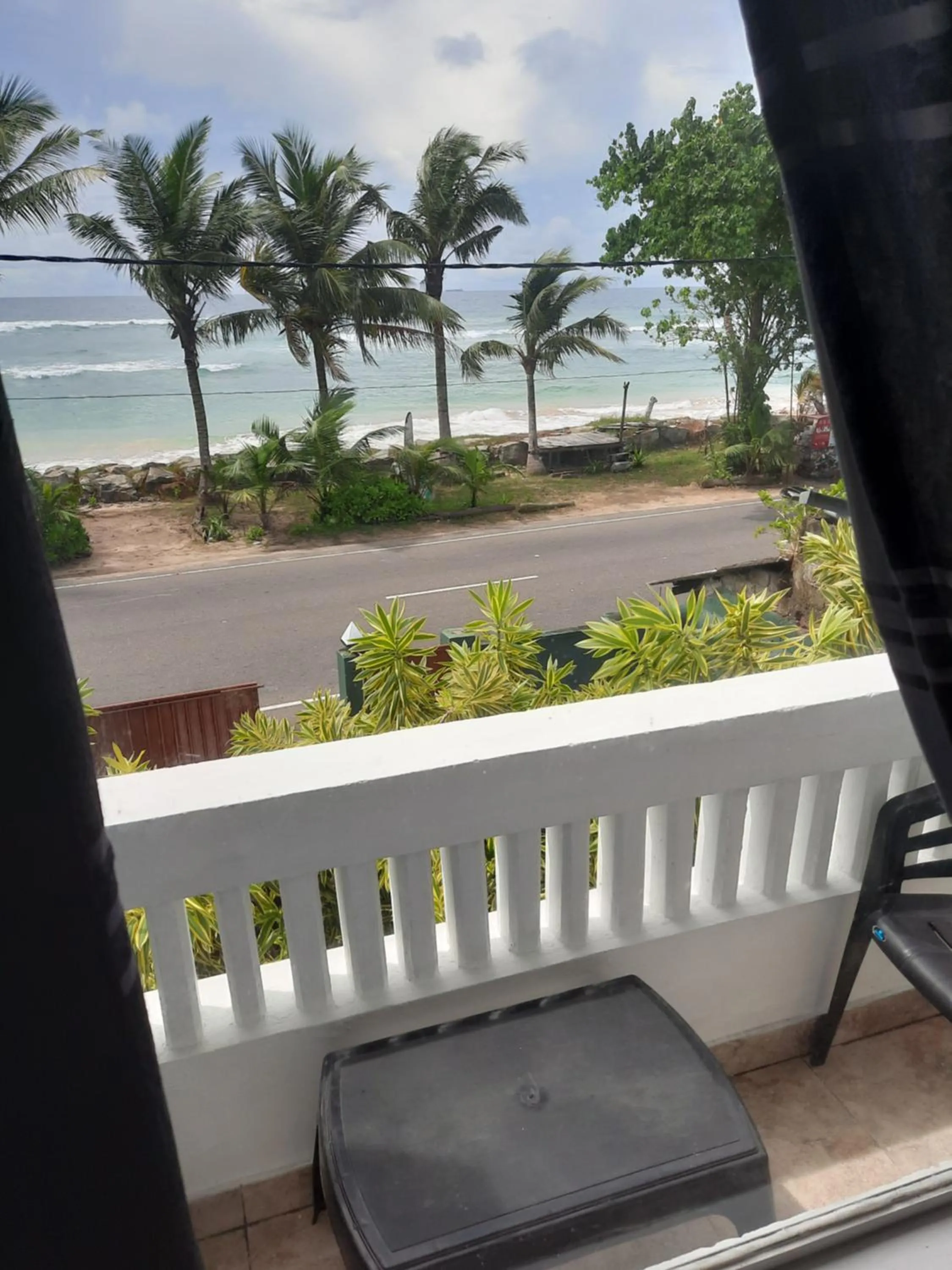 White Surfing Beach Resort