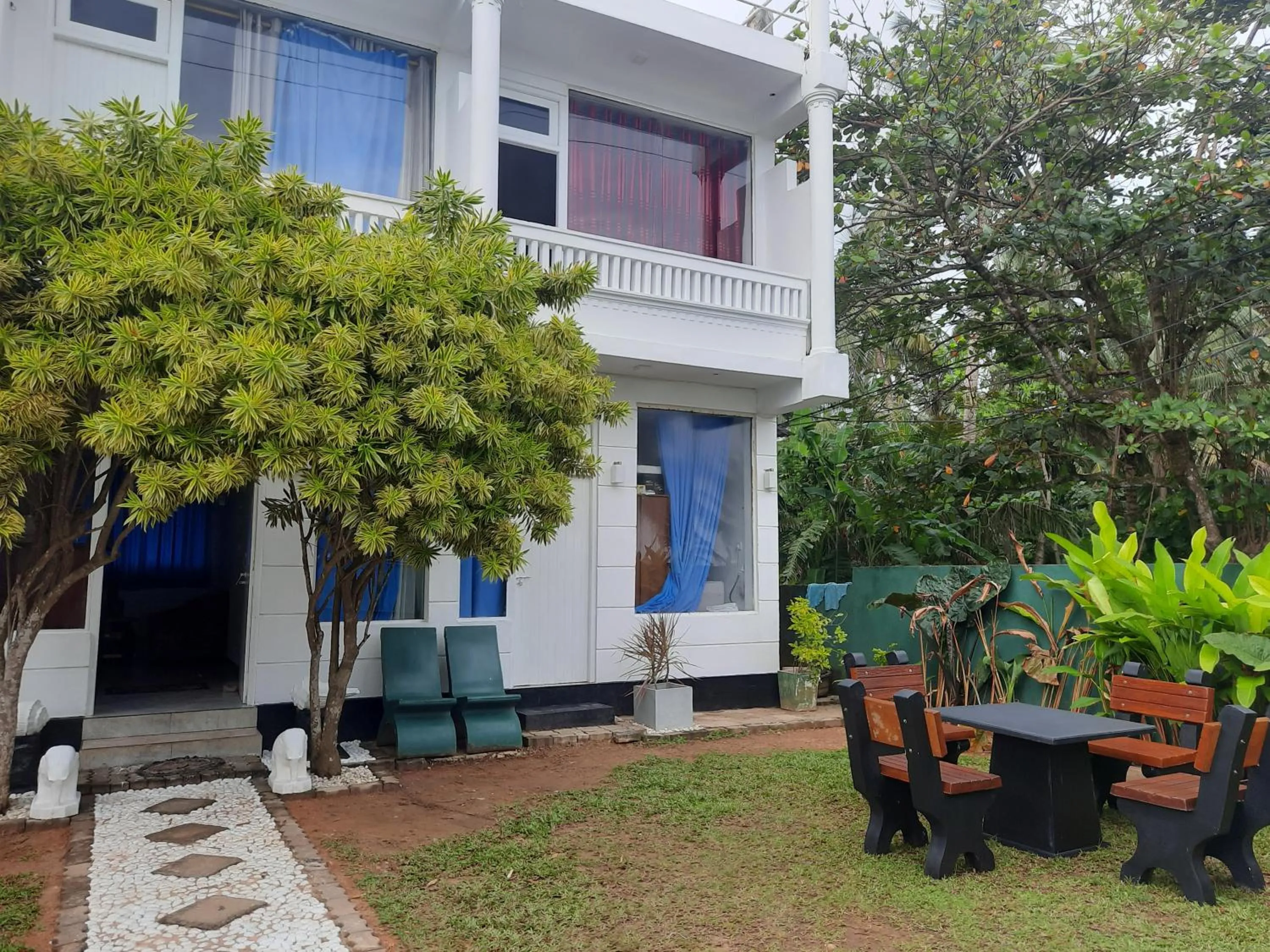 White Surfing Beach Resort