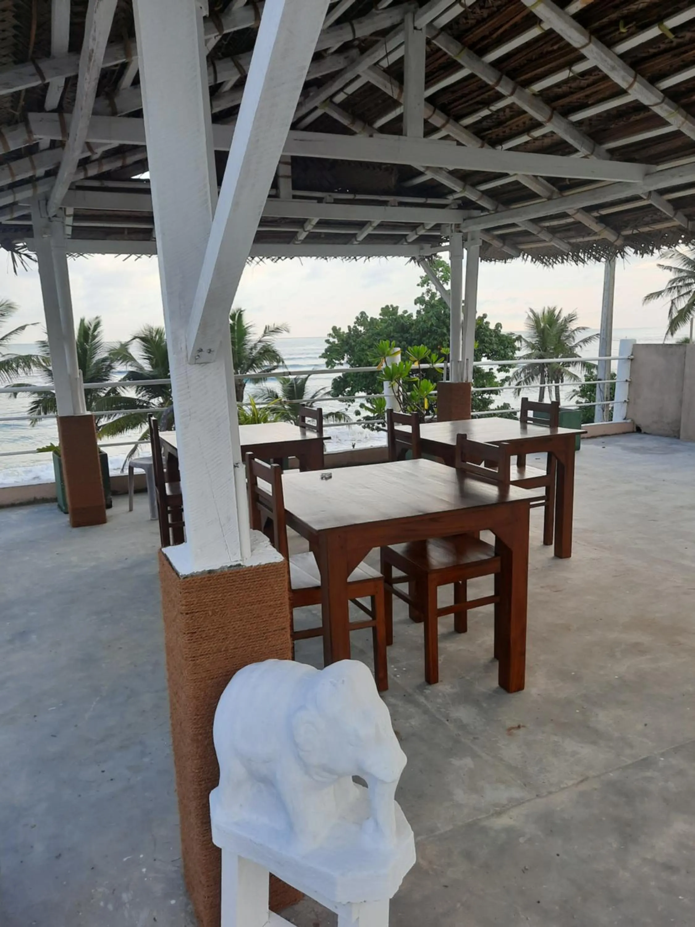 White Surfing Beach Resort