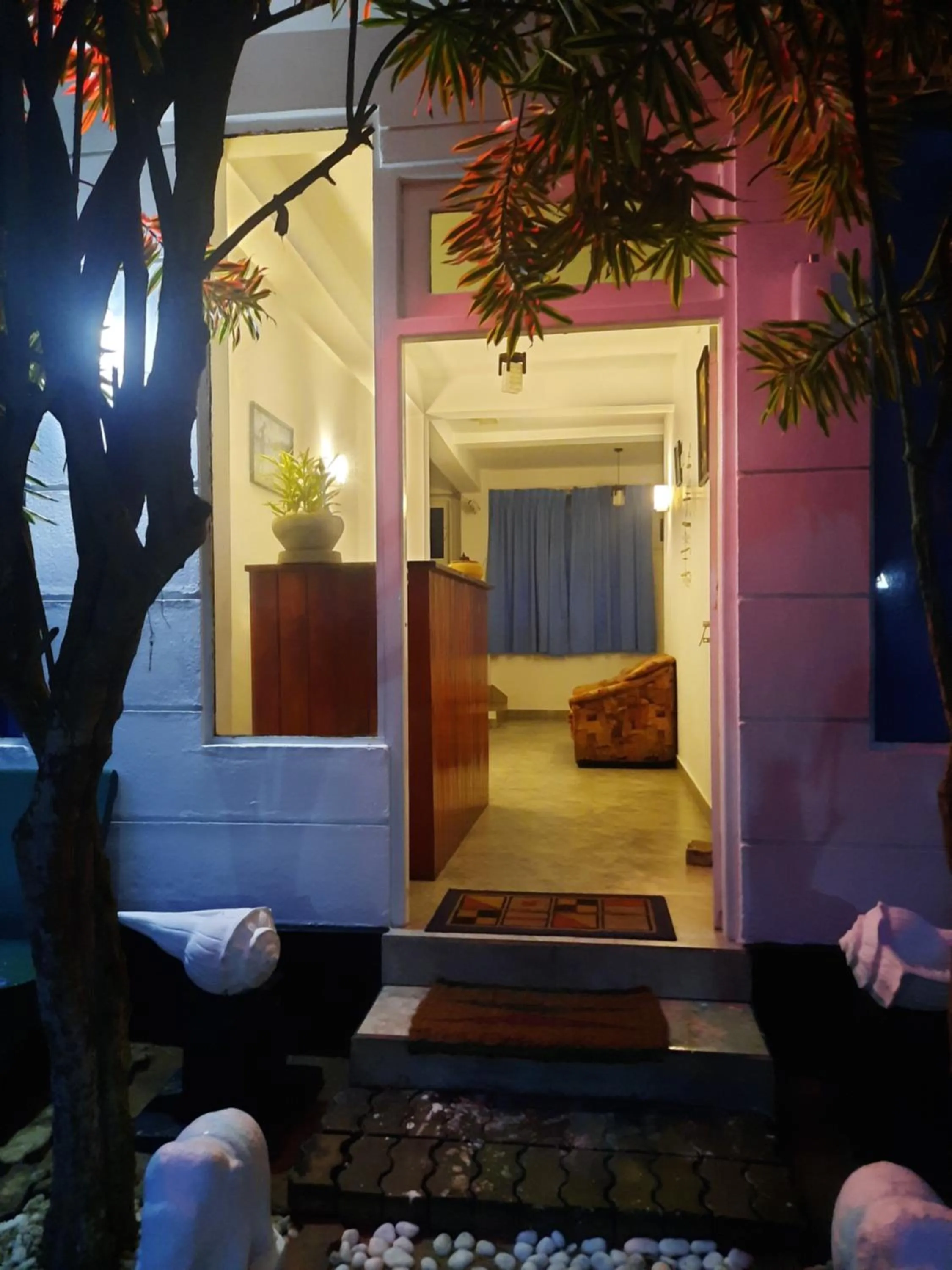 White Surfing Beach Resort